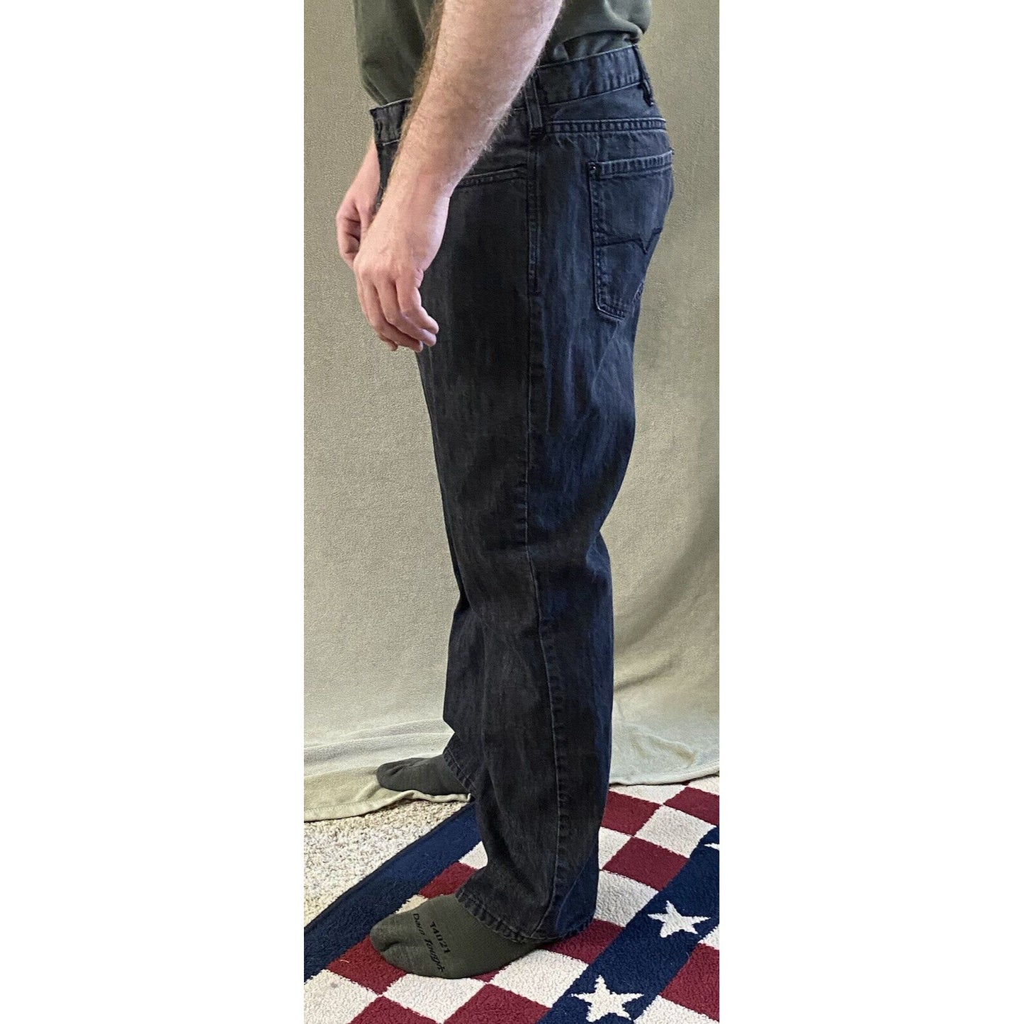 GUESS Regular Straight Crescent Fit Men’s Size 40x30 Black Wash Denim Jeans