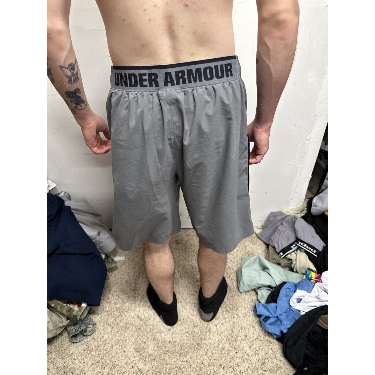 Men’s Large Under Armour Gray Shorts With Pockets Athletic