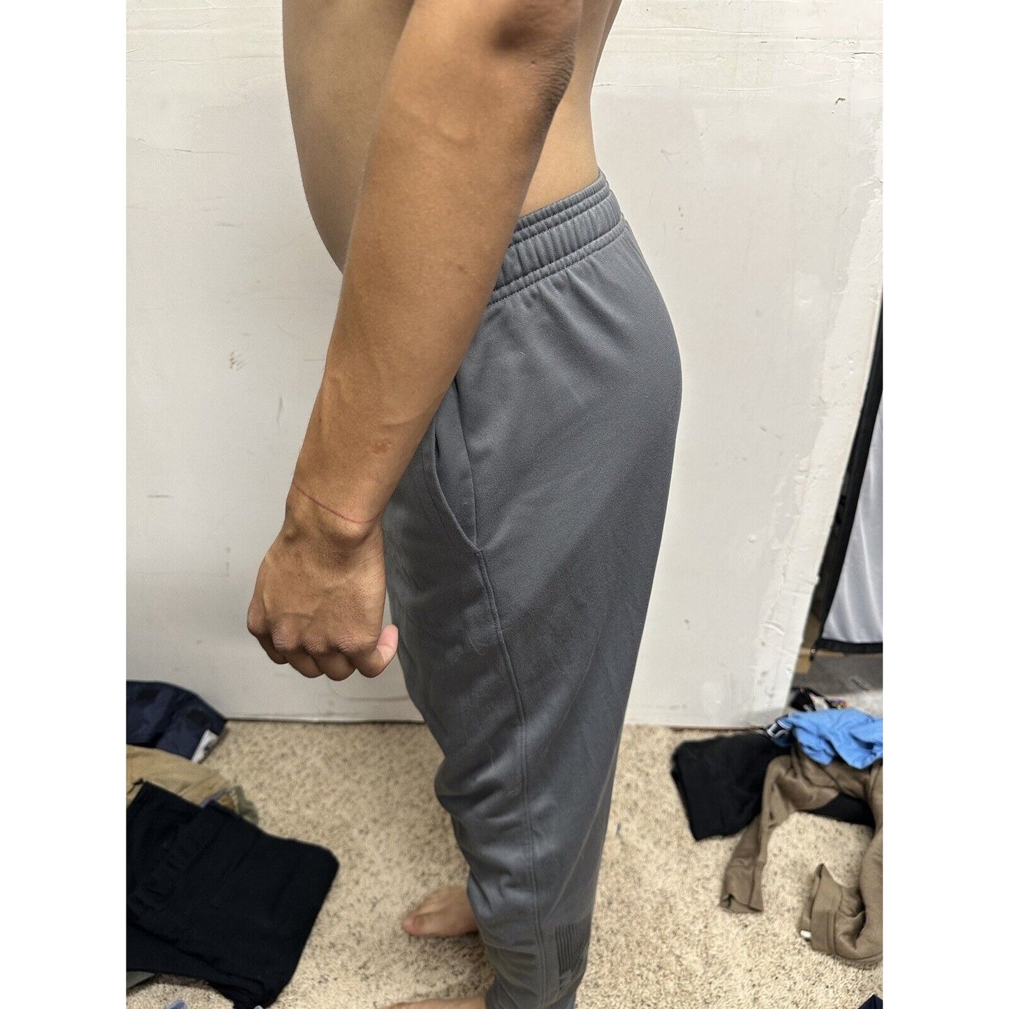 Boy’s Youth xL Grey Under Armour Fitted Sweat Pants