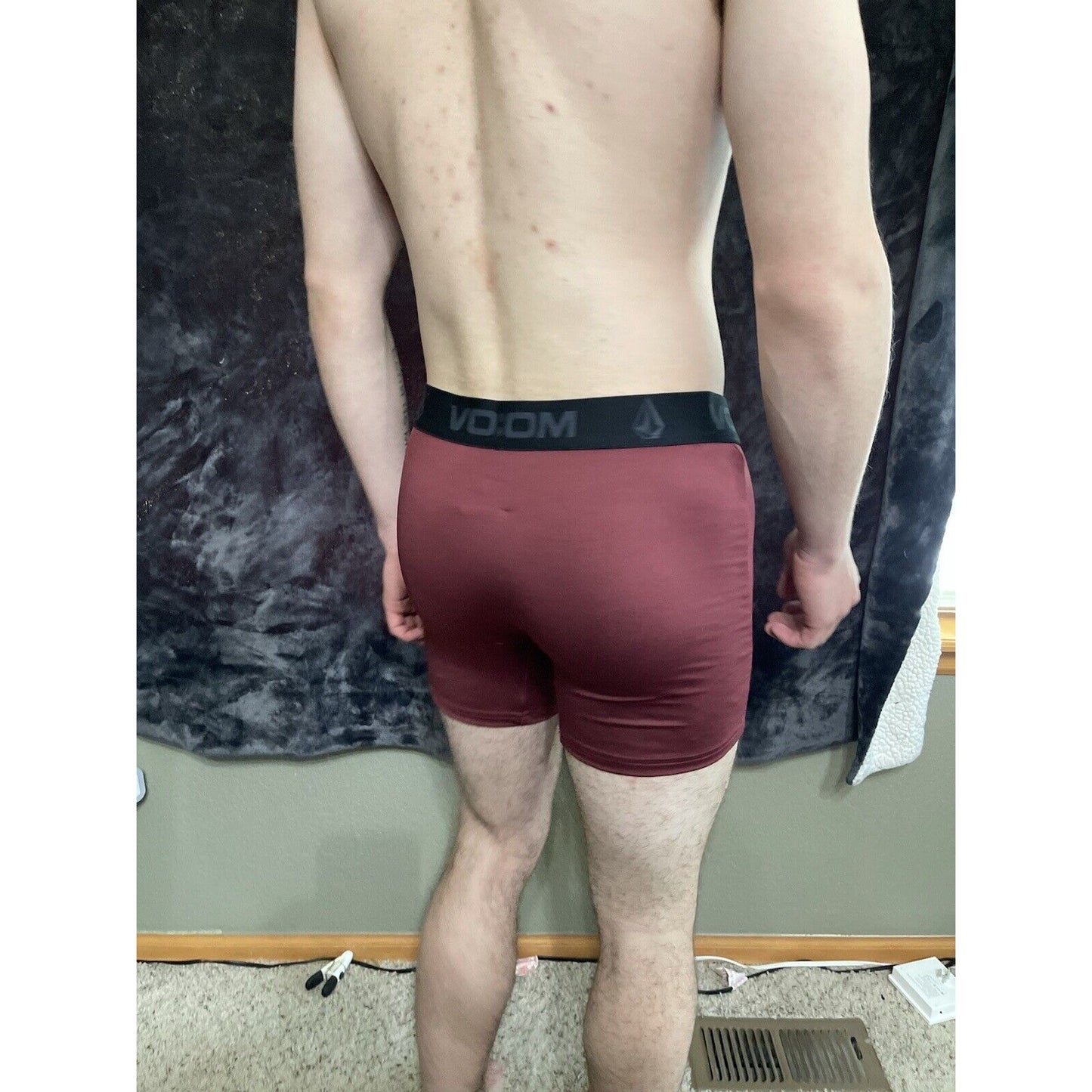 Men’s Large Volcom Dark Red 10% Spandex Compression Shorts