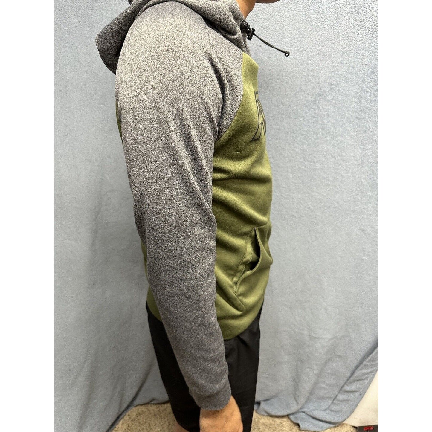 Men’s Green And Gray Pull Over Hoodie Medium Aeropostale
