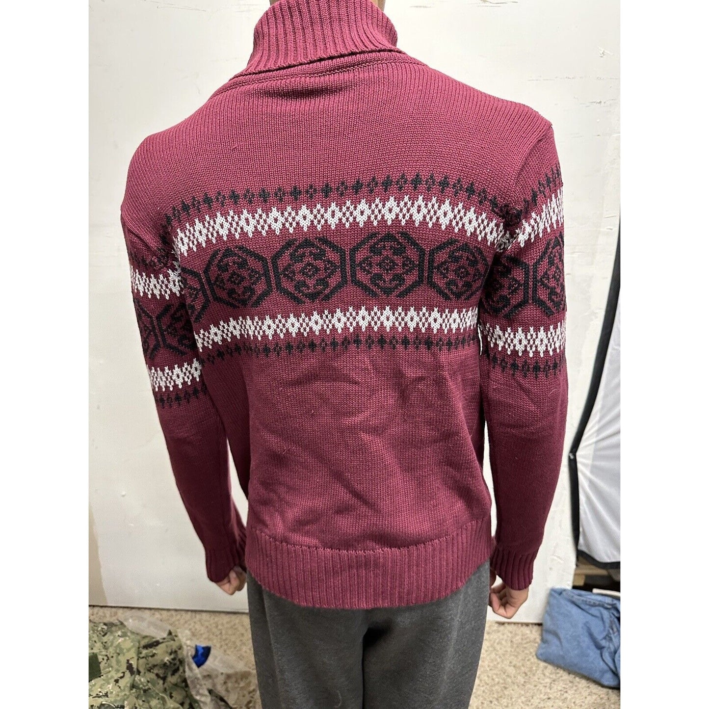Brick red maroon men’s xpose long sleeve sweater fits like a small/medium