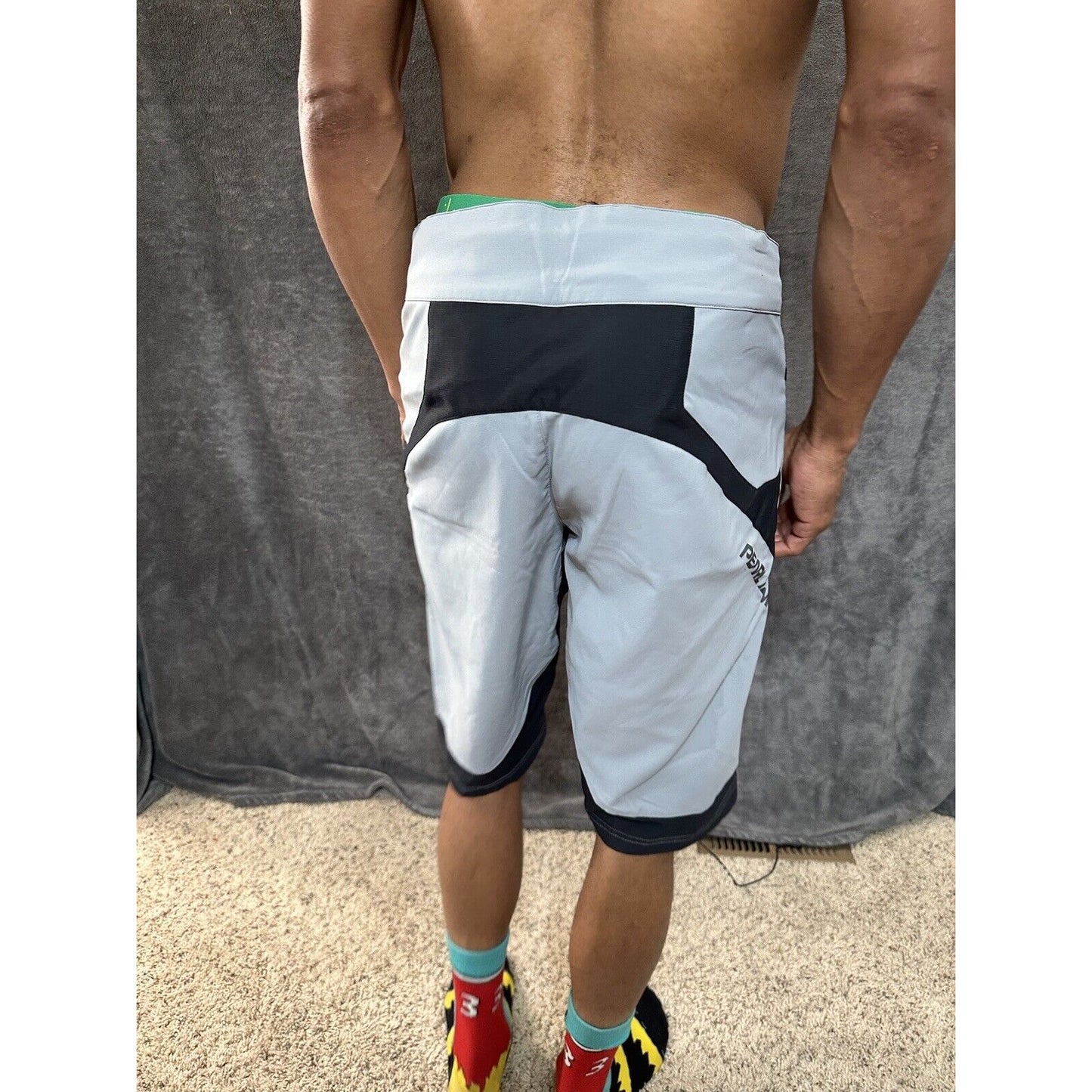 Men’s Gray Pearl Izumi Medium Shorts