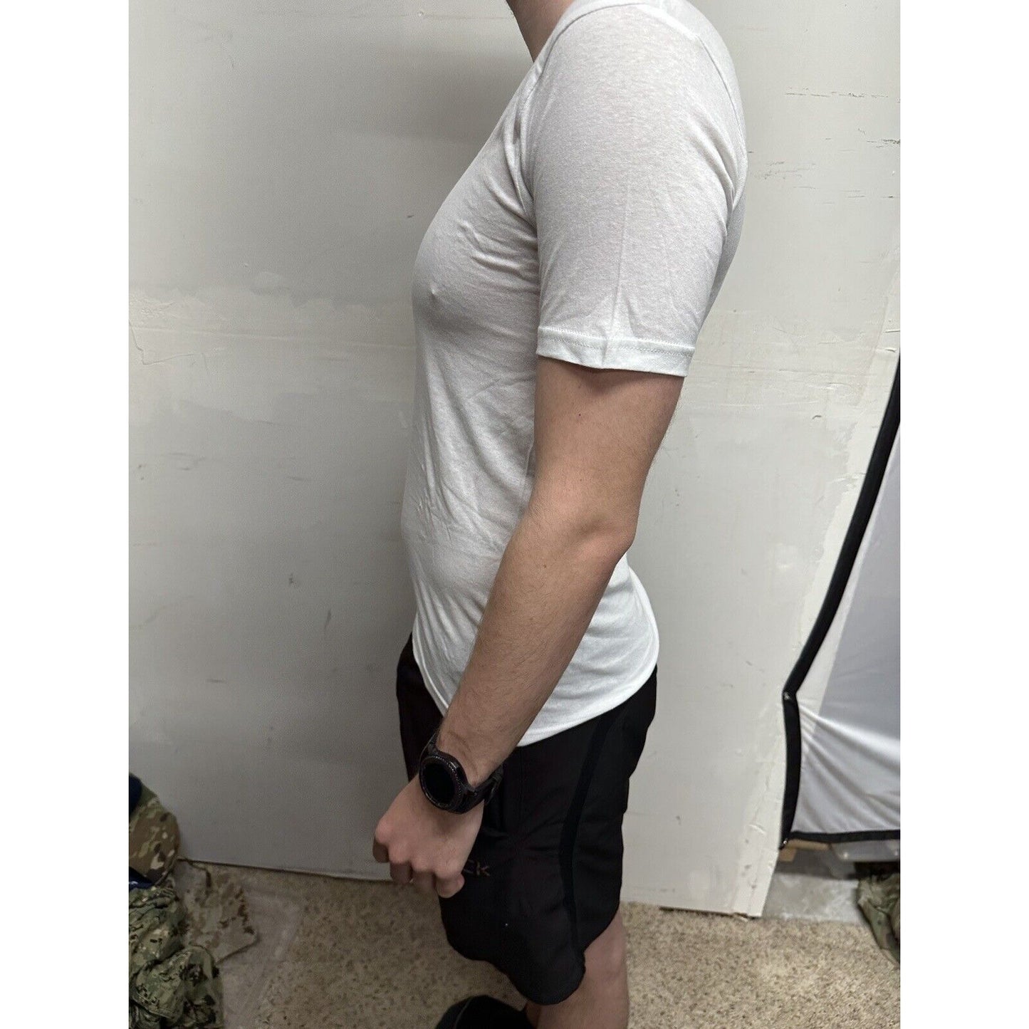 Men’s Small White Cotton Crown V-neck T-shirt