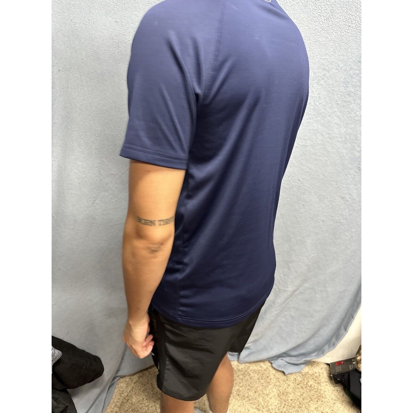 Men’s Dark Blue Small Loose Under Armour Heatgear Short Sleeve Athletic Tshirt