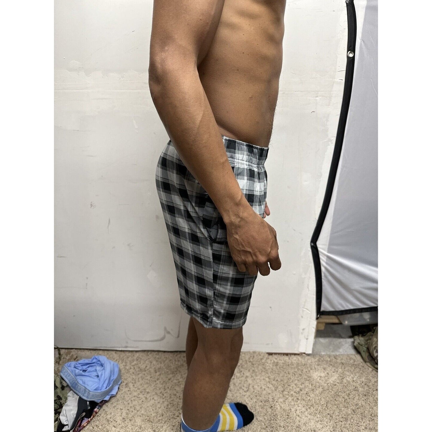 Men’s Gray And Black Fruit Of The Loom Small Lounge Shorts with pockets