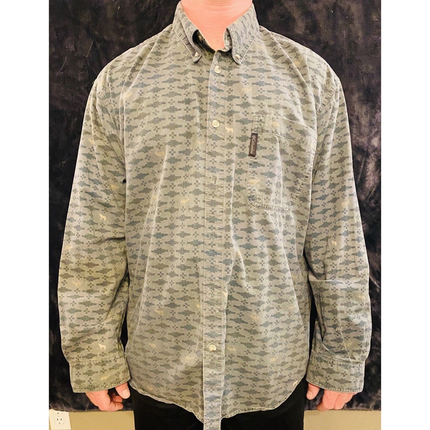 Columbia Sportswear Green Long Sleeves w/ Wolf & Moose Print Men’s XL