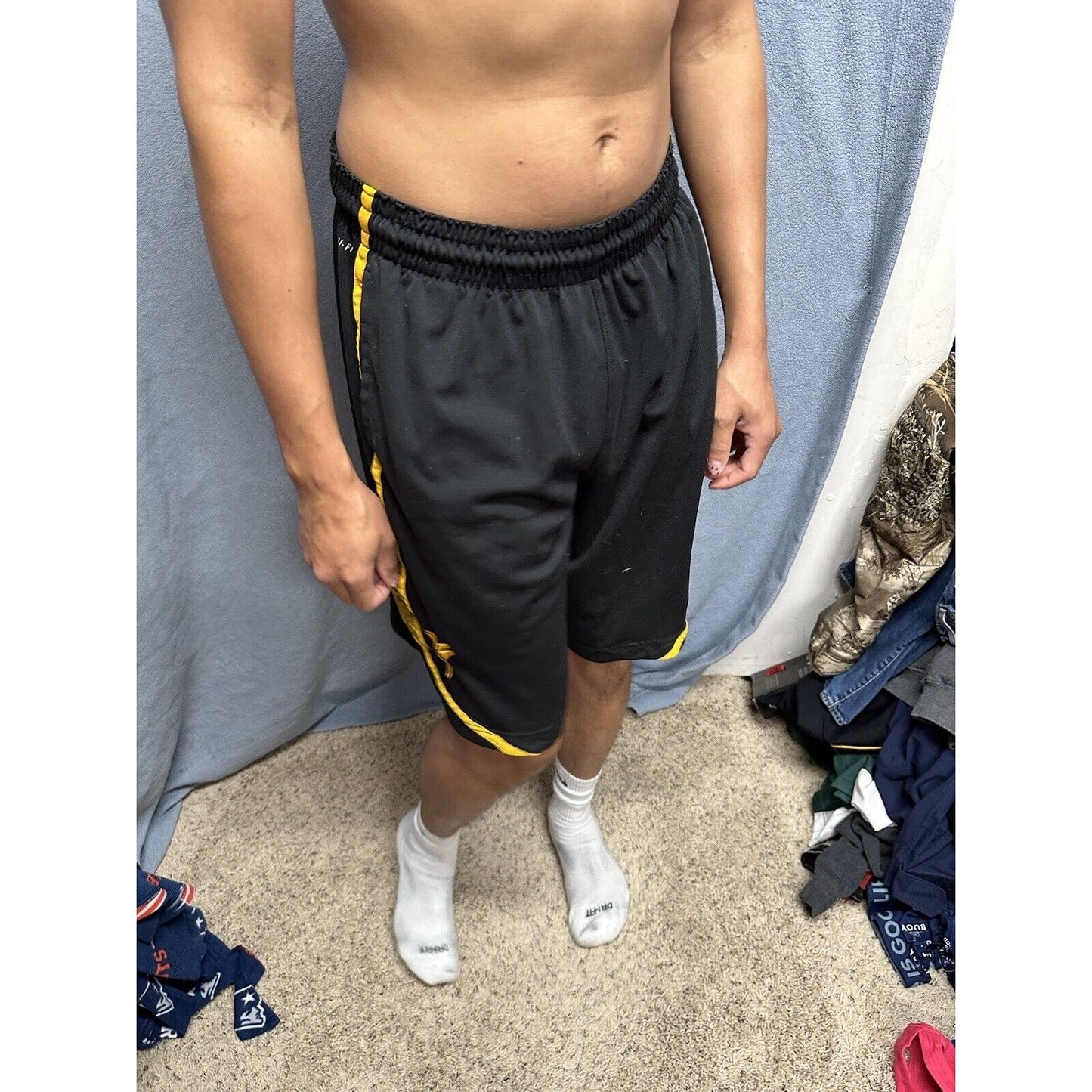 Men’s Nike XL Black And Yellow Dri Fit Shorts With Pockets