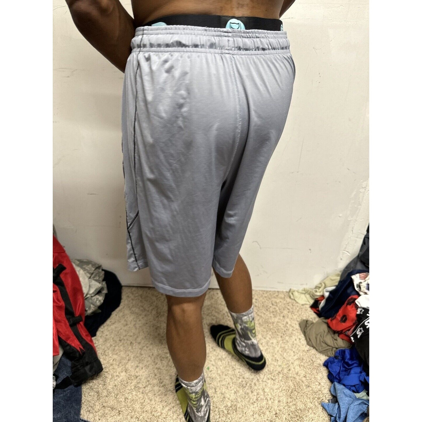 Men’s Gray Medium Under Armour Shorts Loose With Pockets