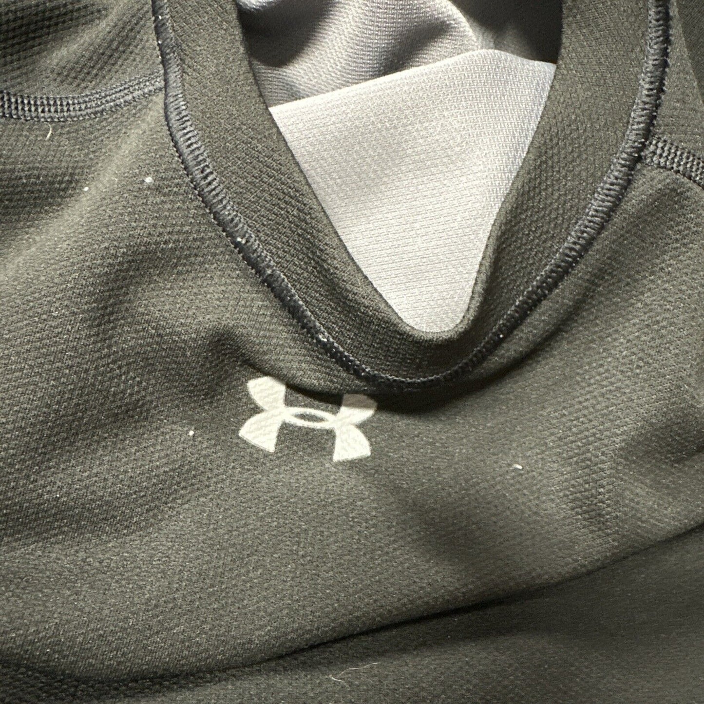 Men’s Medium Black Long Sleeve Under Armour Pullover Shirt