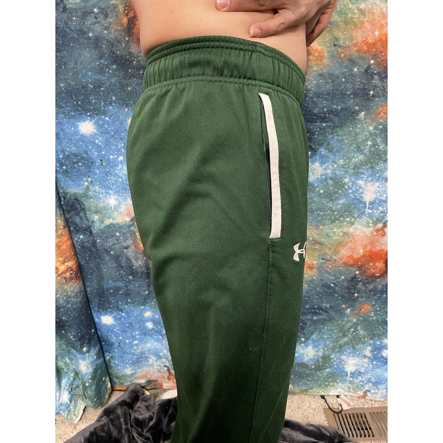 Men’s Medium Dark Green Under Armor Eagles Basketball sweatpants
