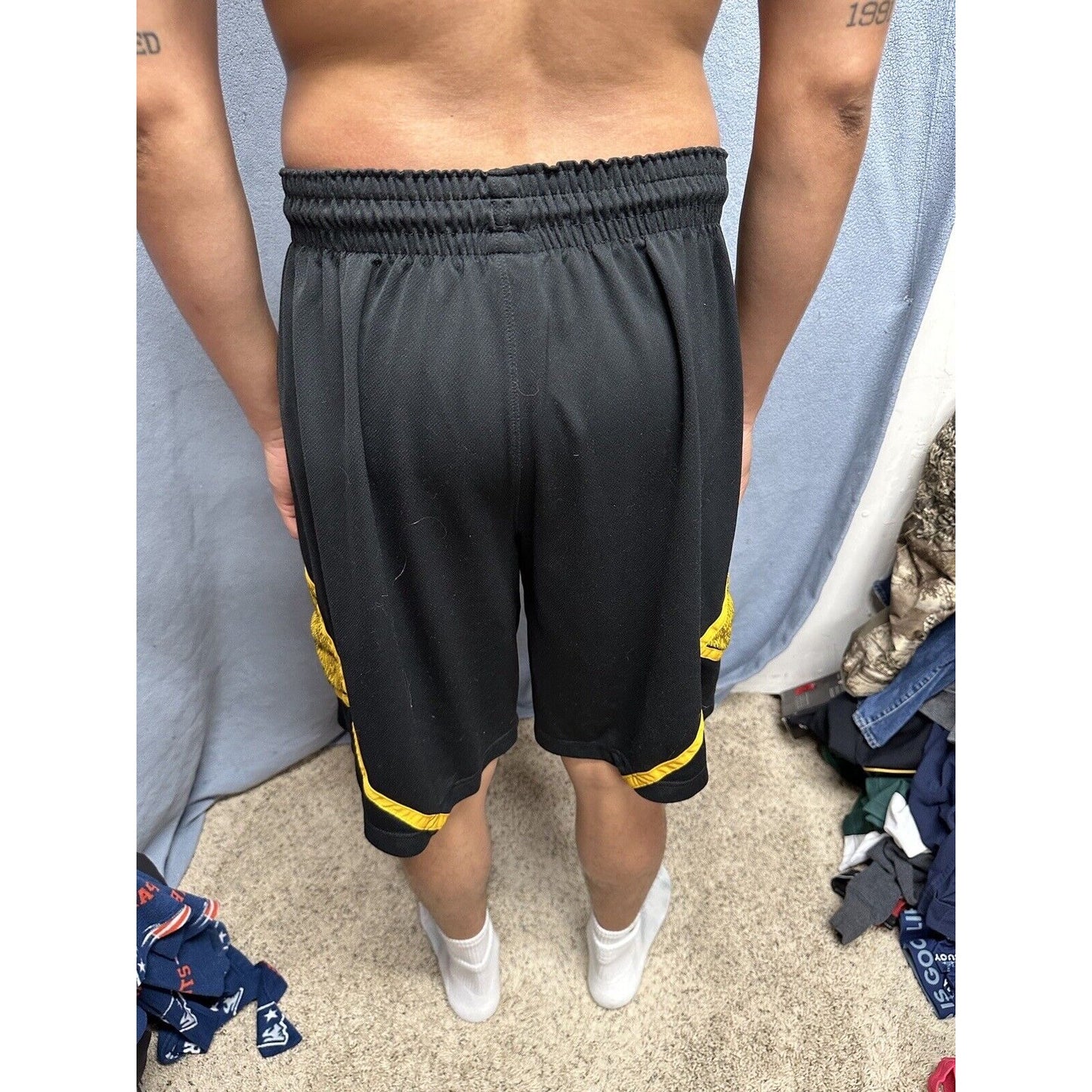 Men’s Nike XL Black And Yellow Dri Fit Shorts With Pockets