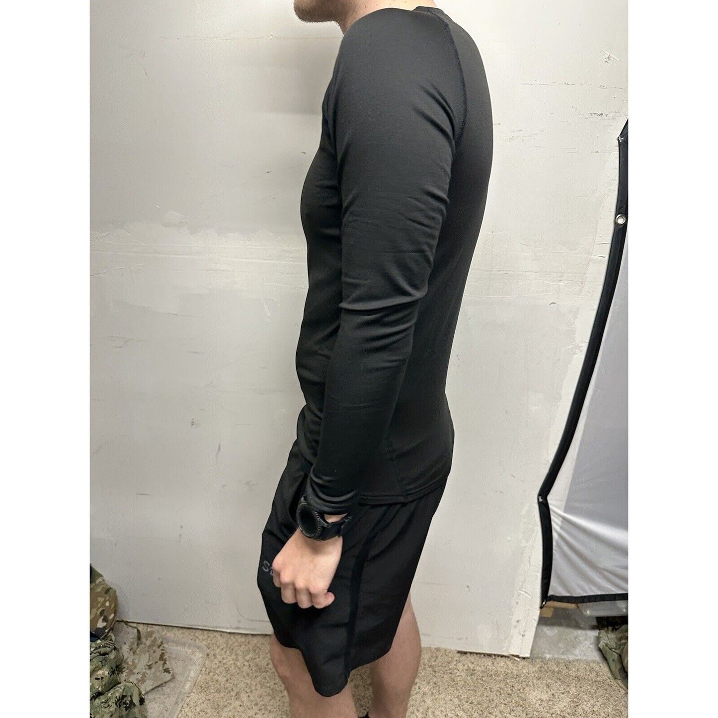 Men’s Black Medium Poly Spandex Long Sleeve Pull Over Athletic Shirt