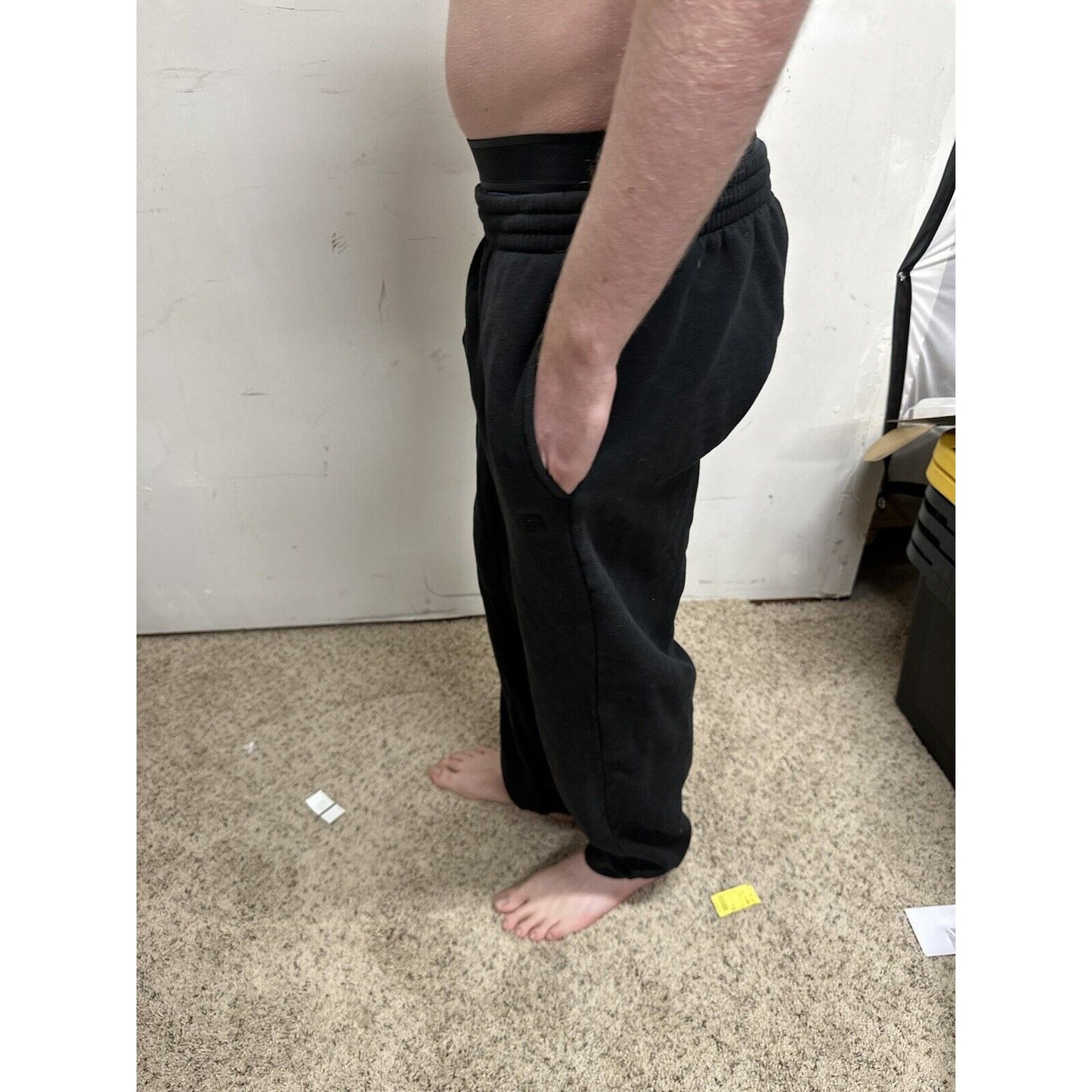 men’s black fila medium sweat pants with pockets