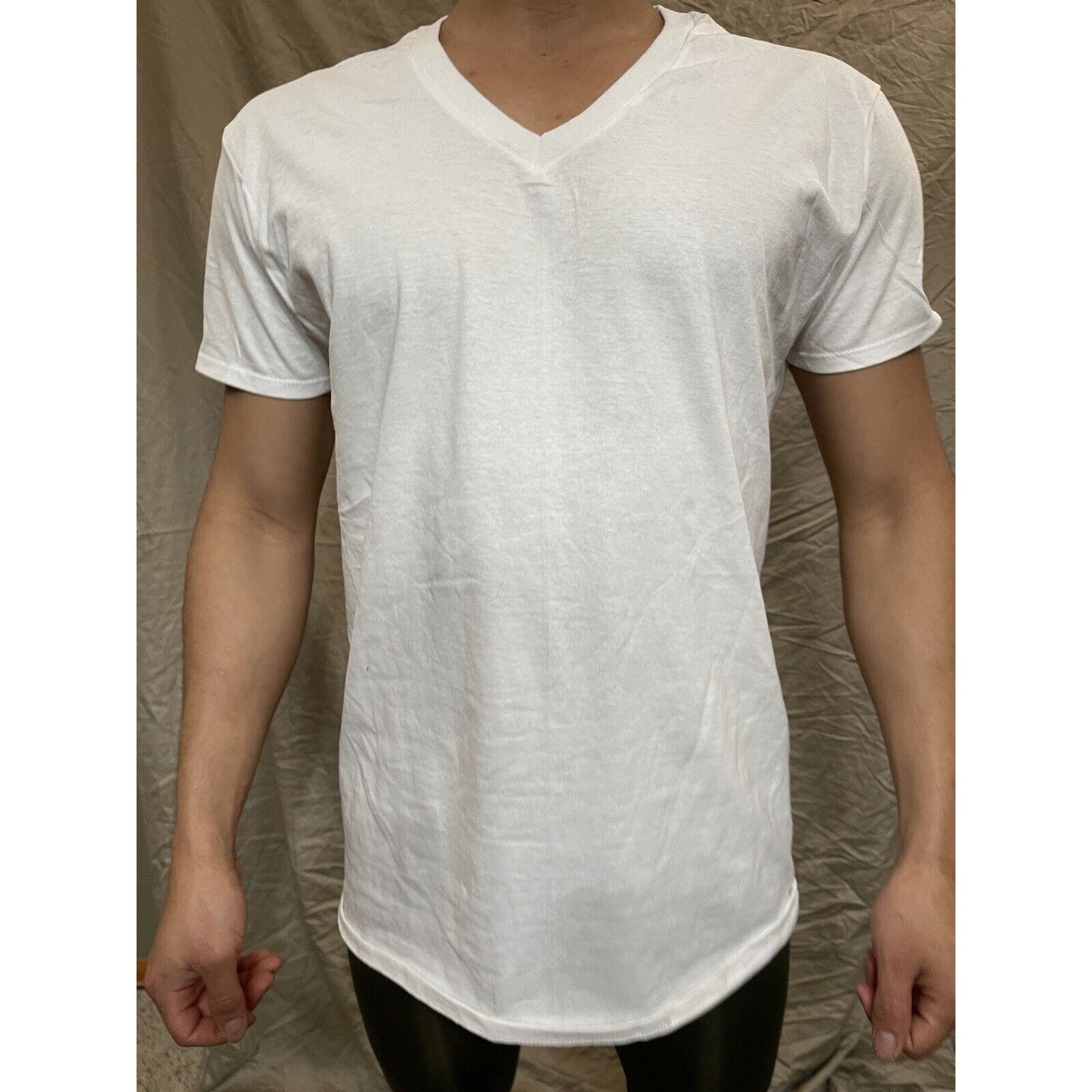 Men's White Fruit of the loom v-neck undershirt tshirt medium