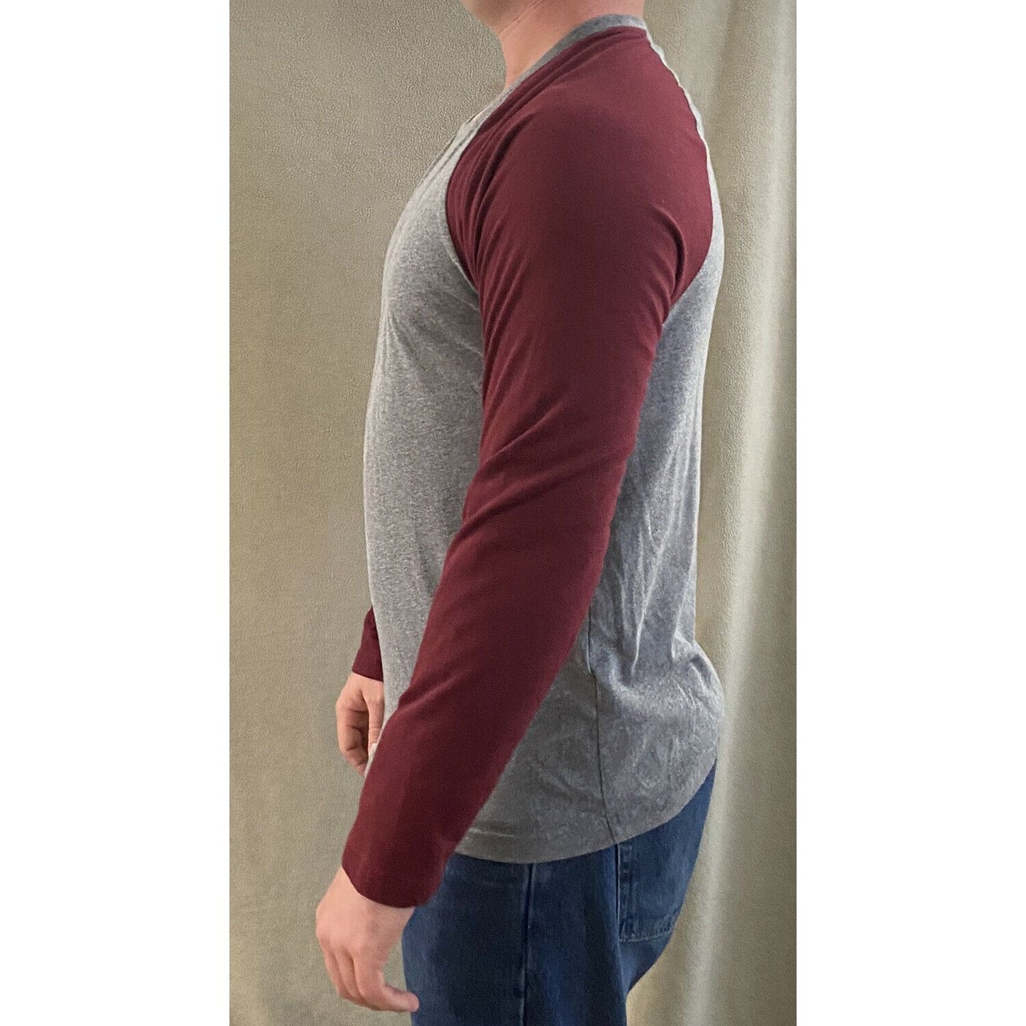 Banana Republic Men’s Large Gray Maroon Moisture Wicking Long Sleeves T-shirt