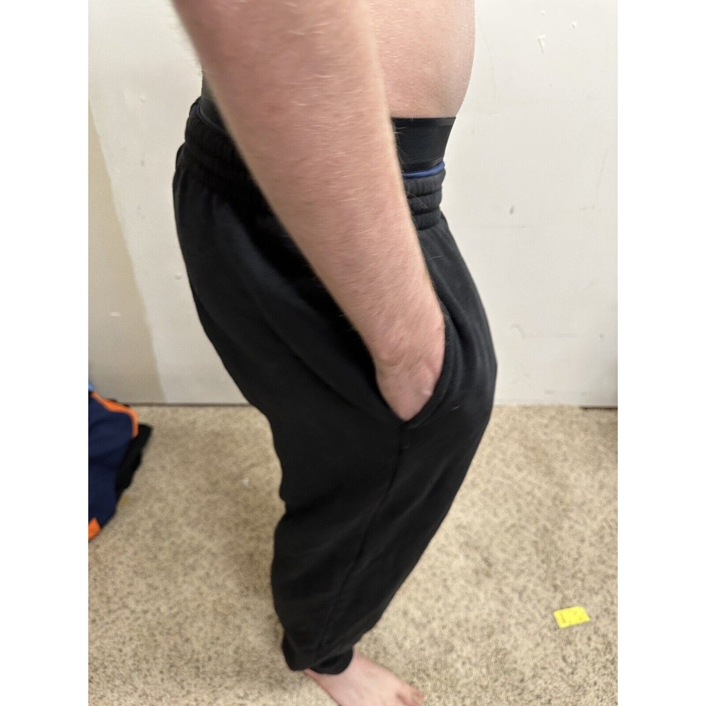 men’s black fila medium sweat pants with pockets