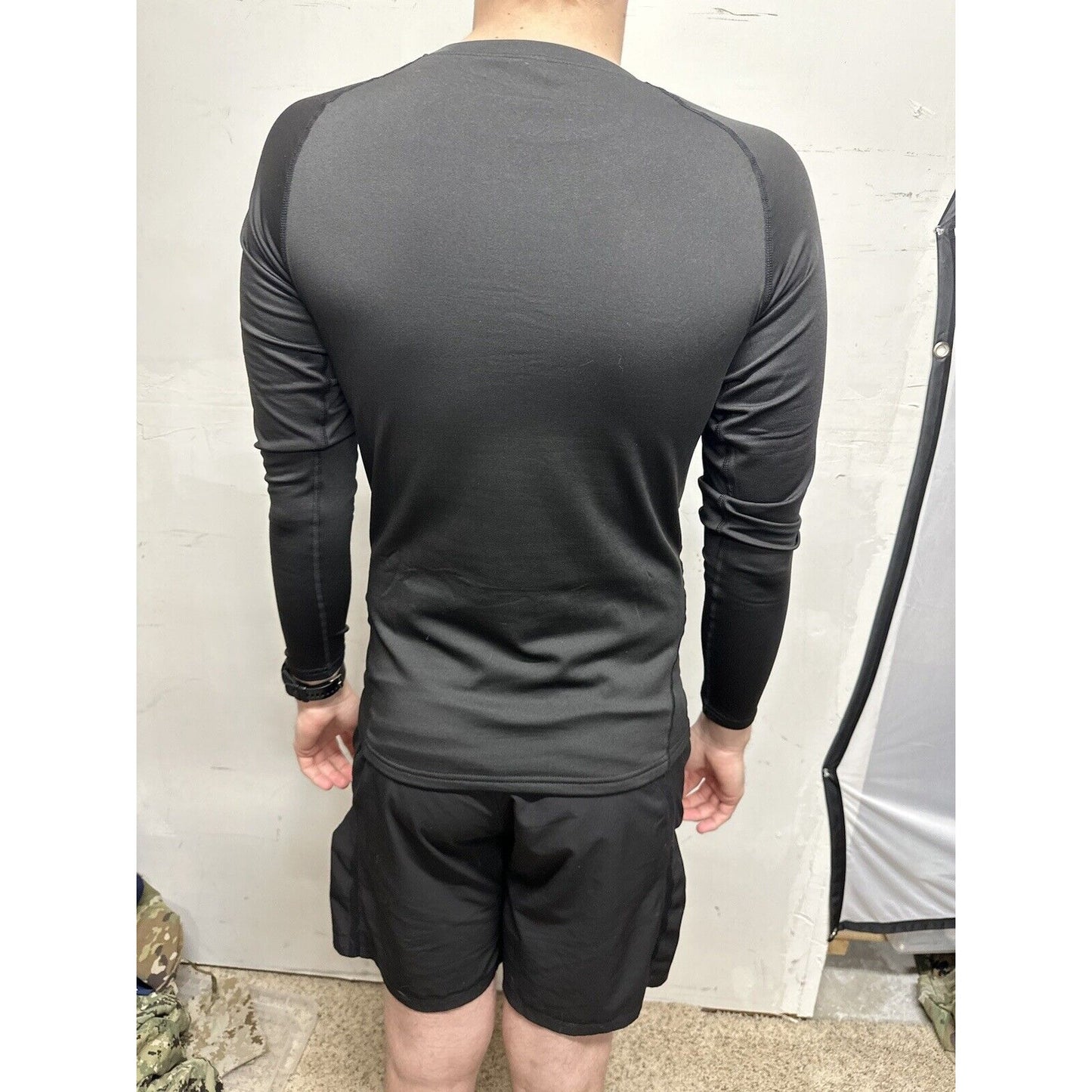 Men’s Black Medium Poly Spandex Long Sleeve Pull Over Athletic Shirt