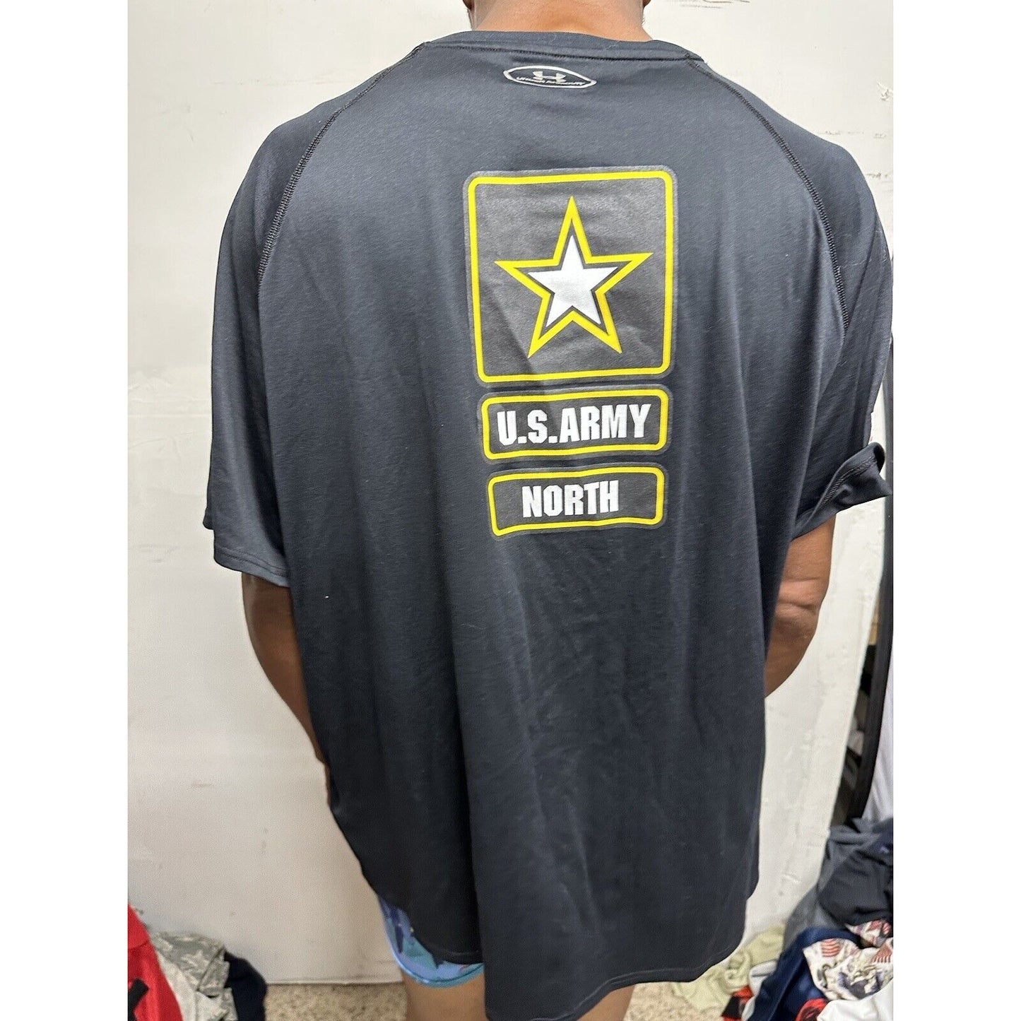 Men’s Under Armour 2XL US Army North Loose Heat Gear Shirt
