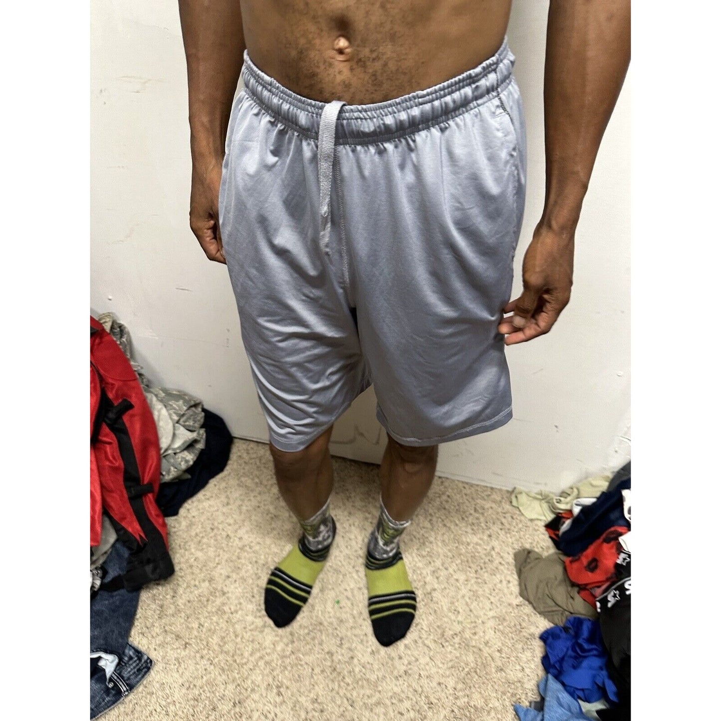 Men’s Gray Medium Under Armour Shorts Loose With Pockets
