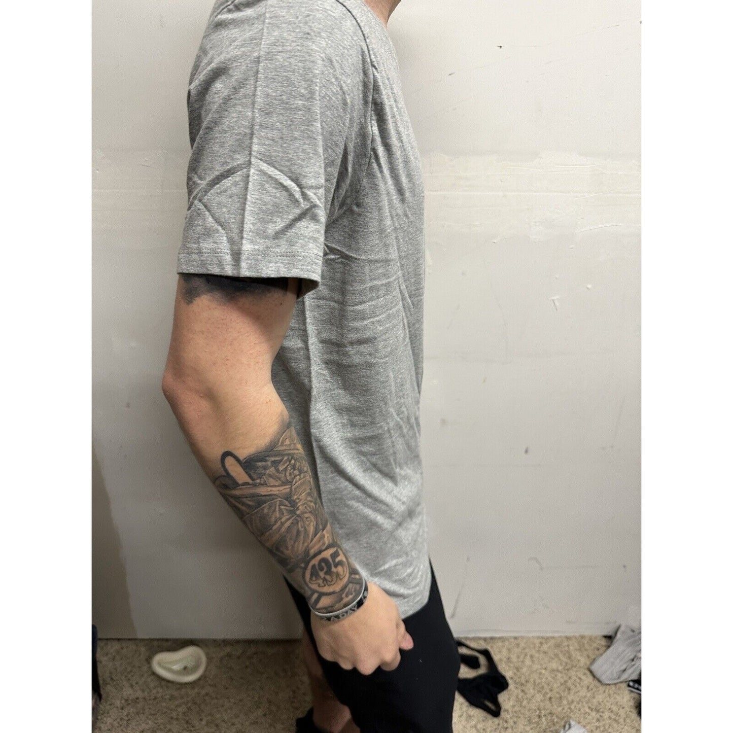 Men’s Gray Small Calvin Klein Classic Fit Tshirt