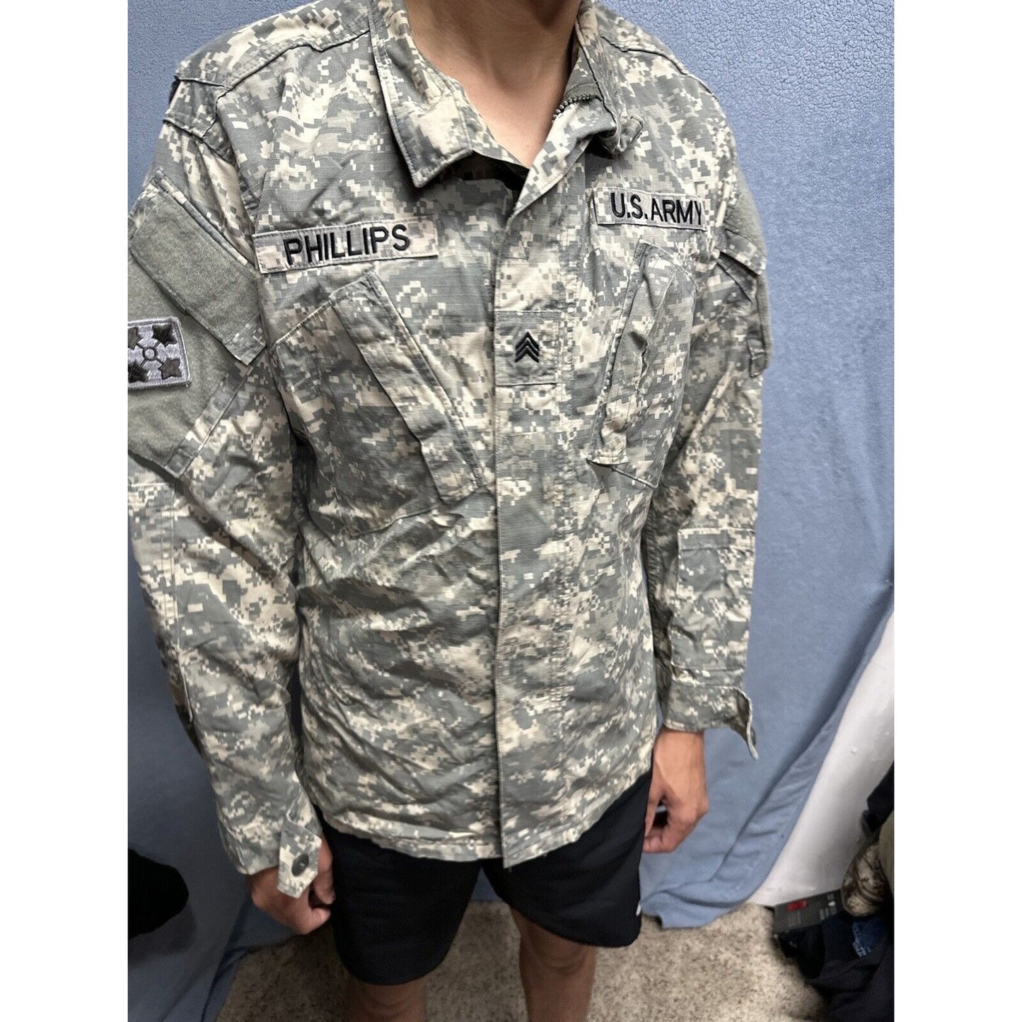 Men’s Army Combat Uniform Acu With Patches Fits Like A Medium Regular