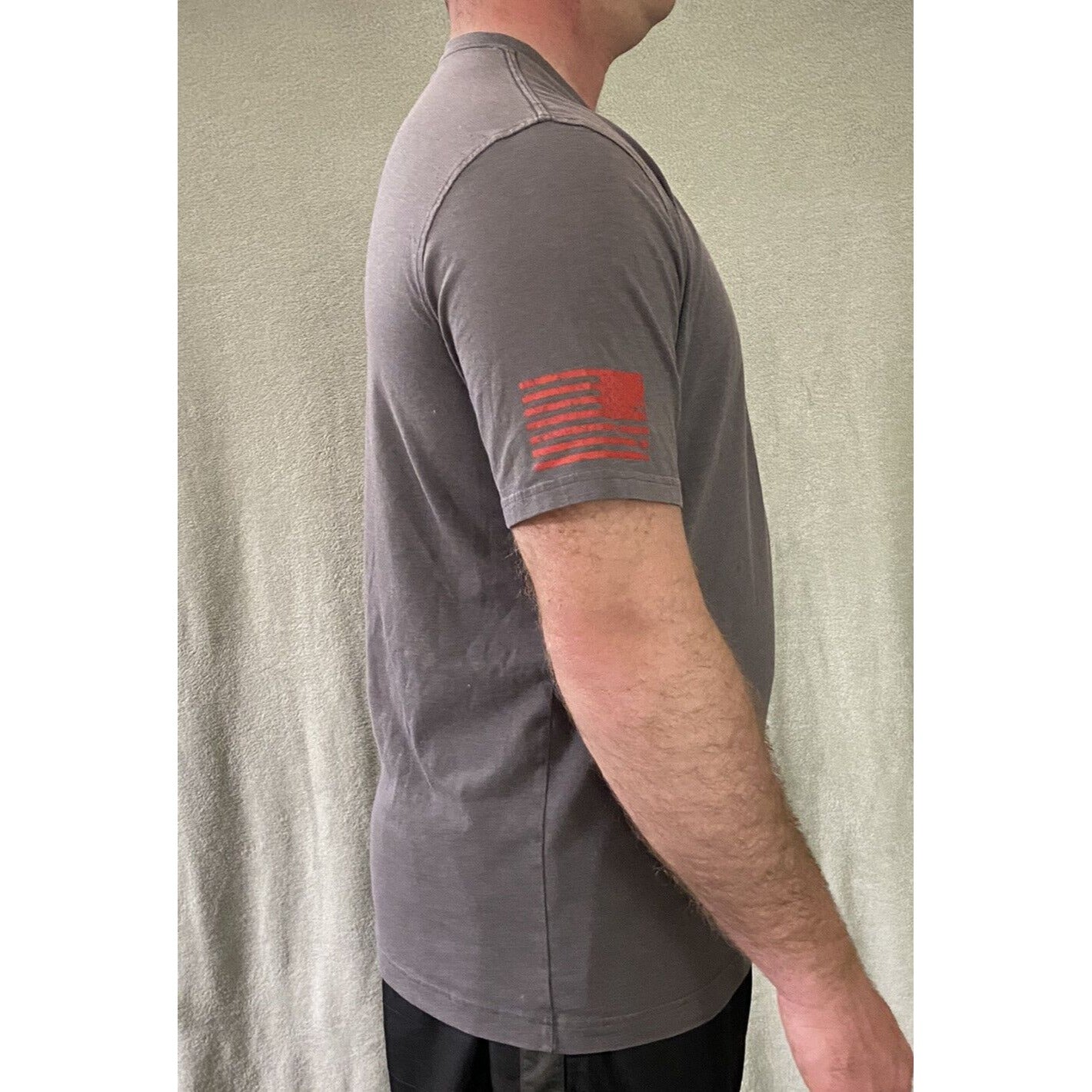 Under Armour Men’s Large Gray American Flag Wounded Warrior Proj Heat Gear Shirt