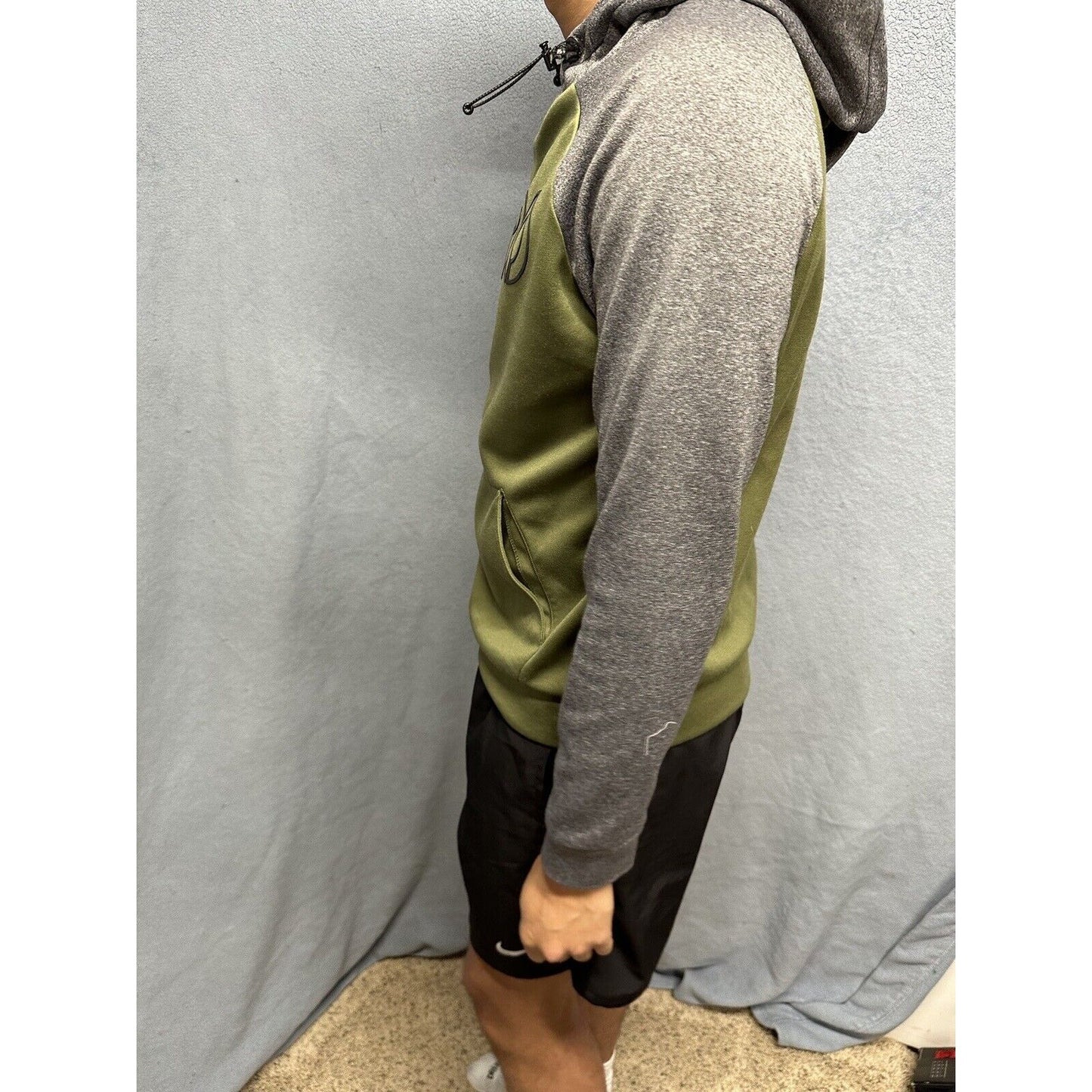 Men’s Green And Gray Pull Over Hoodie Medium Aeropostale