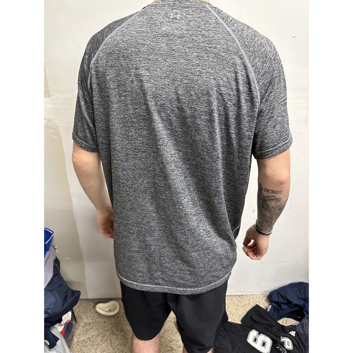 Men’s Gray Under Armour Run Fitted Large Athletic Shirt