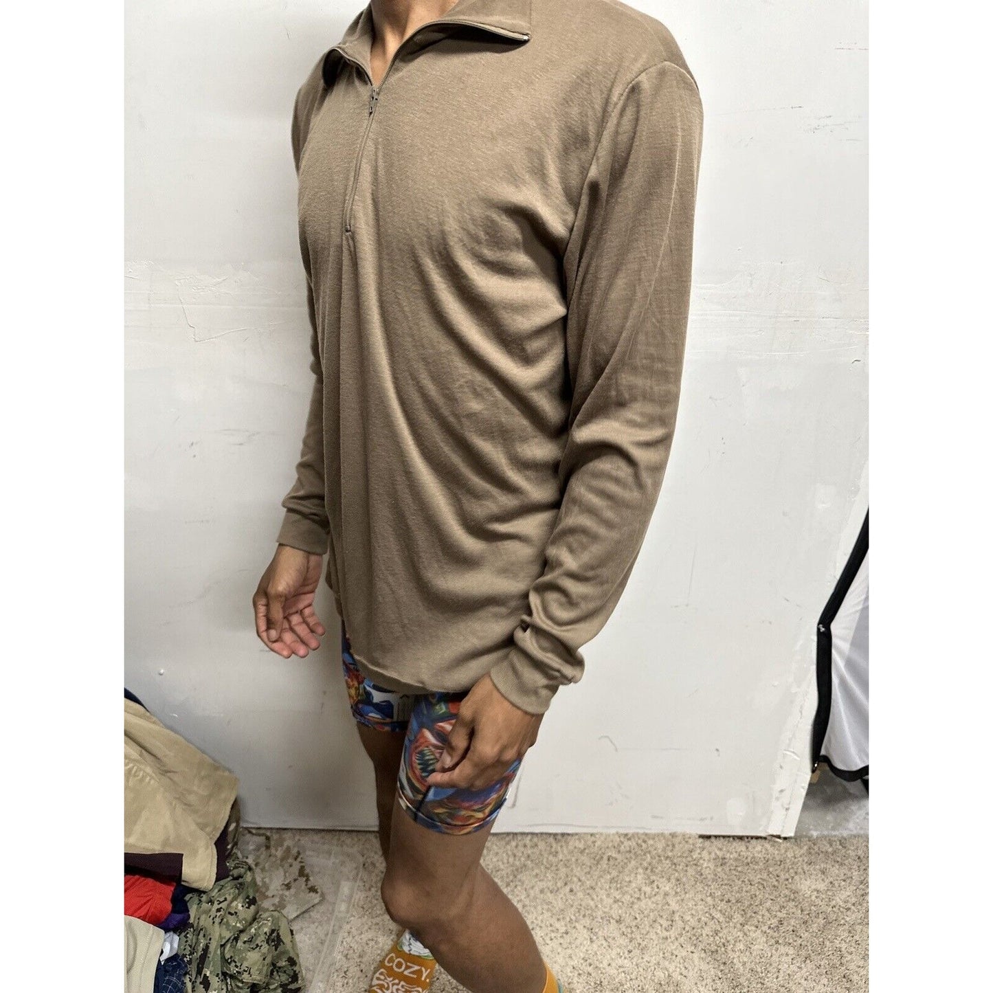 Men’s Military Army Brown Undershirt Polyester Large 1/4 Zip