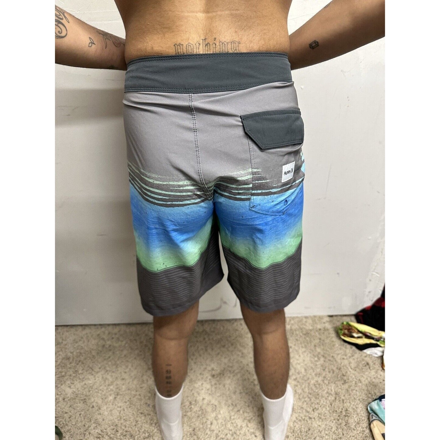 Men’s Hurley Size 34 Board Shorts Swim Trunks Gray Blue Striped