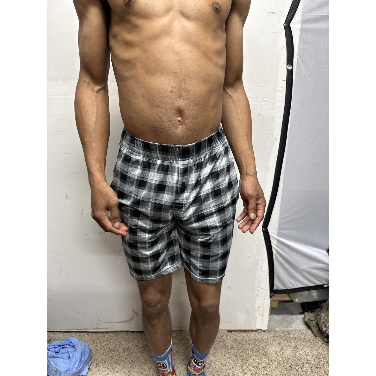 Men’s Gray And Black Fruit Of The Loom Small Lounge Shorts with pockets