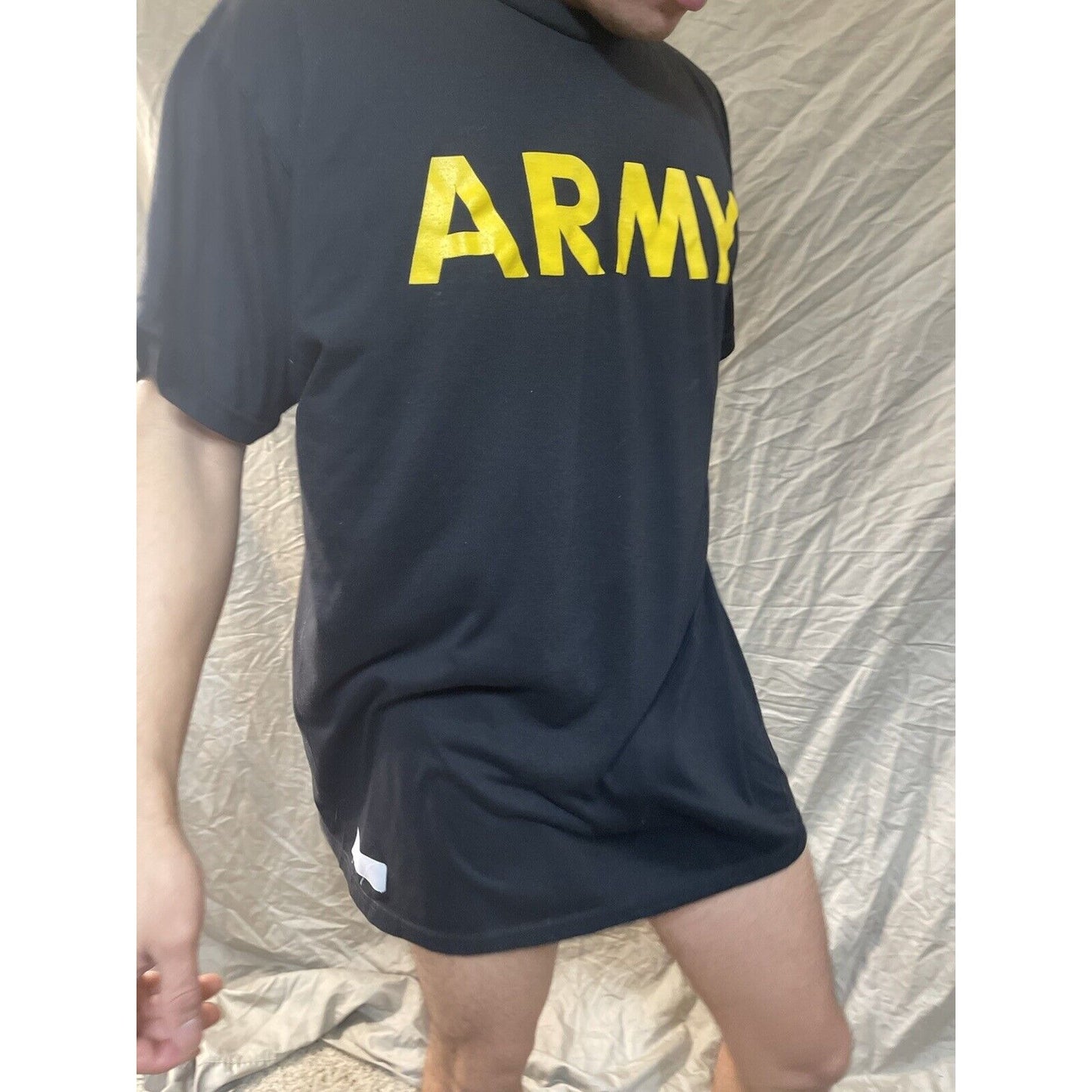 men’s army black short sleeve pt shirt large