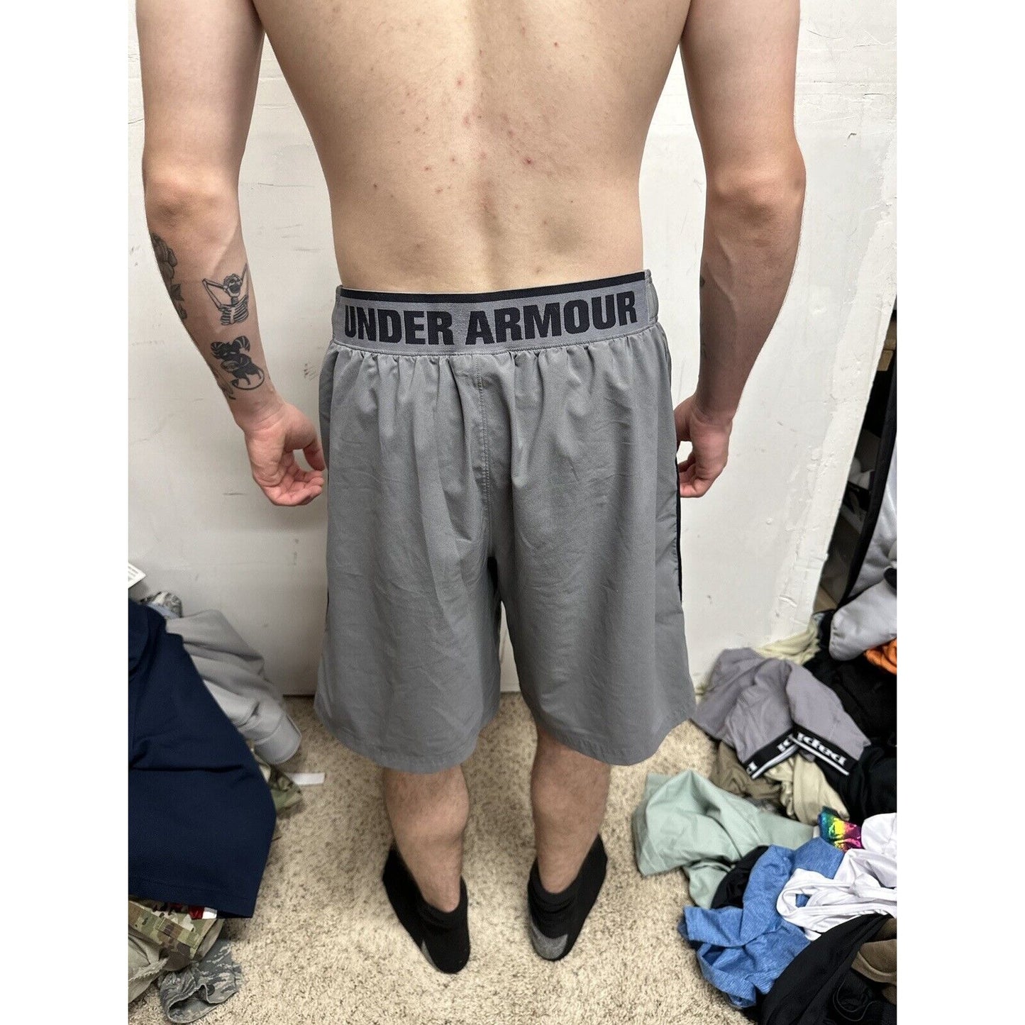 Men’s Large Under Armour Gray Shorts With Pockets Athletic