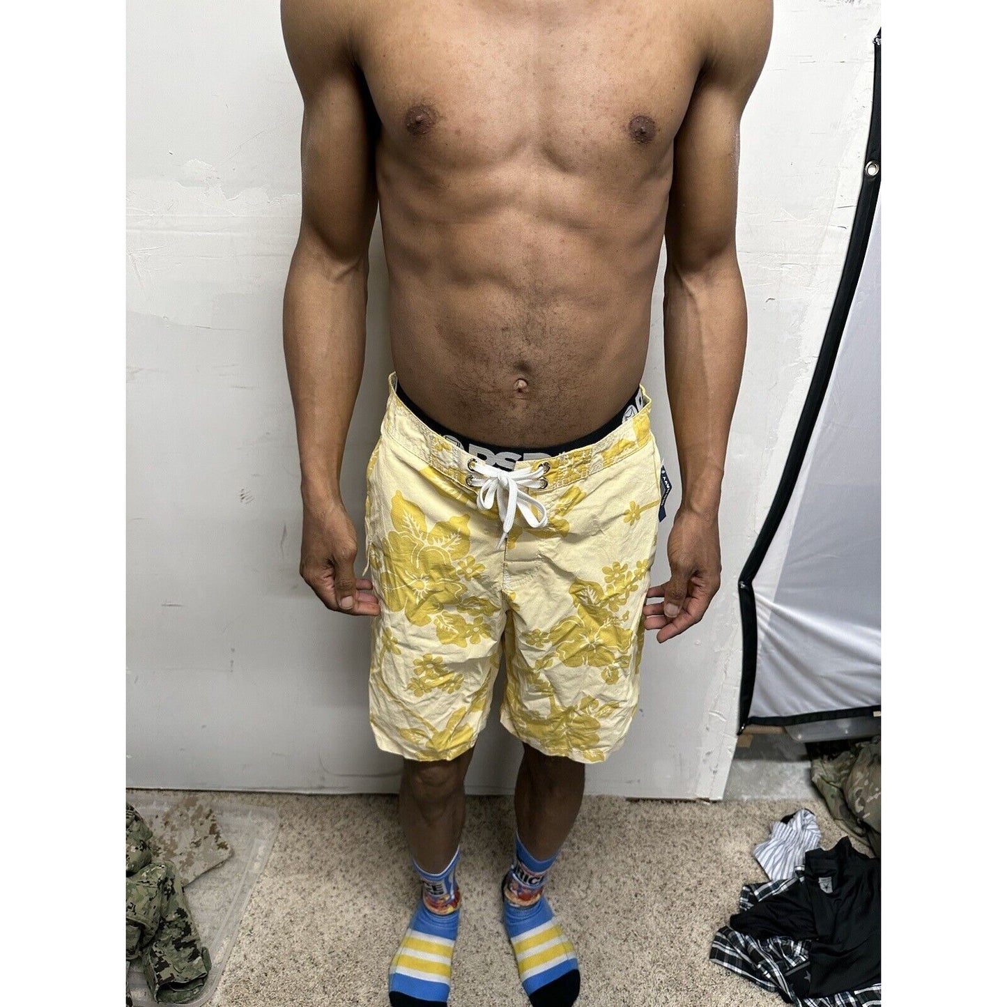 Men’s Floral Old Navy Medium Bathing Suit Combo Board Shorts Tropical yellow