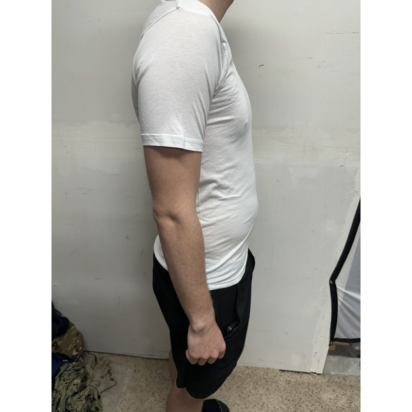 Men’s Small White Cotton Crown V-neck T-shirt