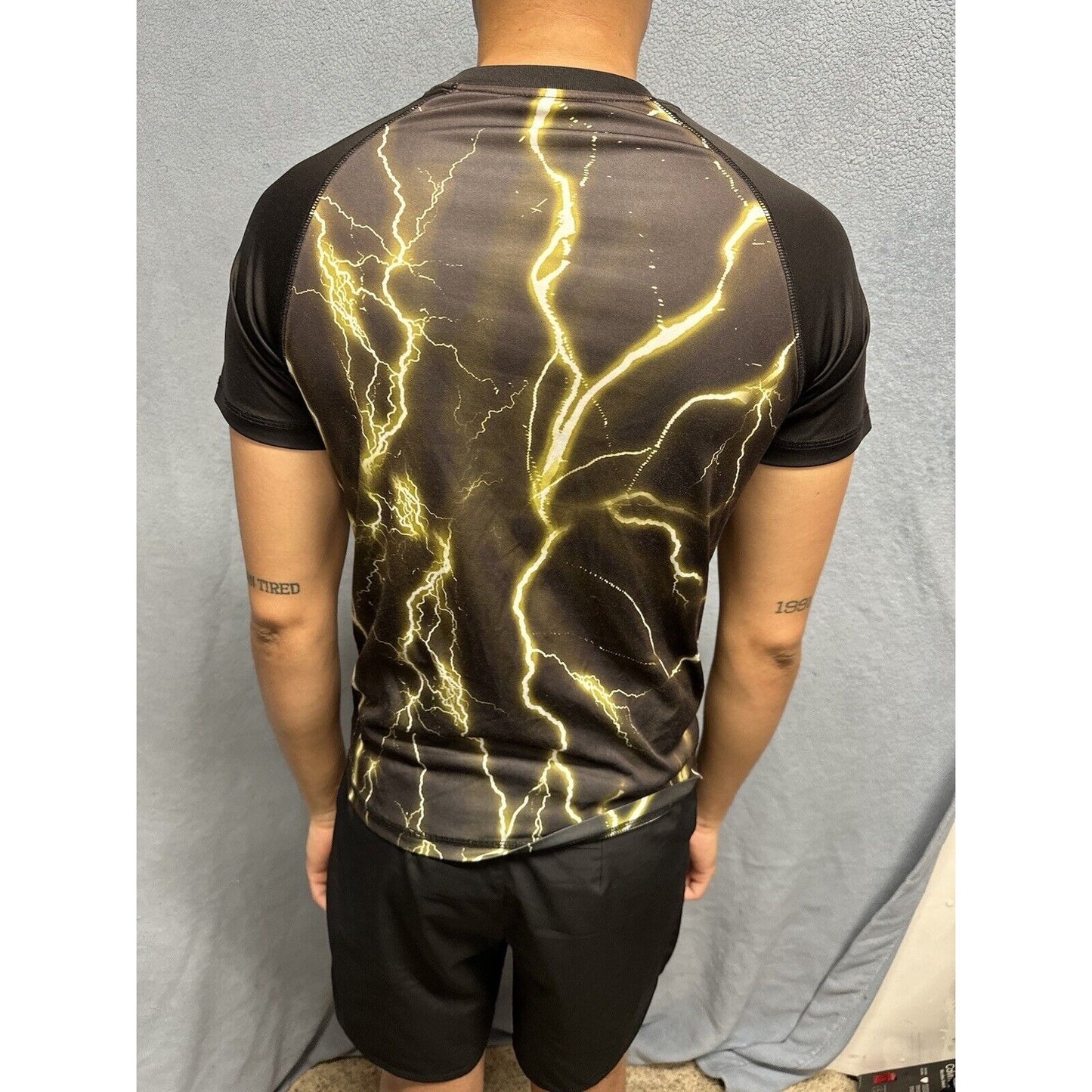 Men’s Large Batman Short Sleeve Black And Yellow Tshirt 100% Polyester