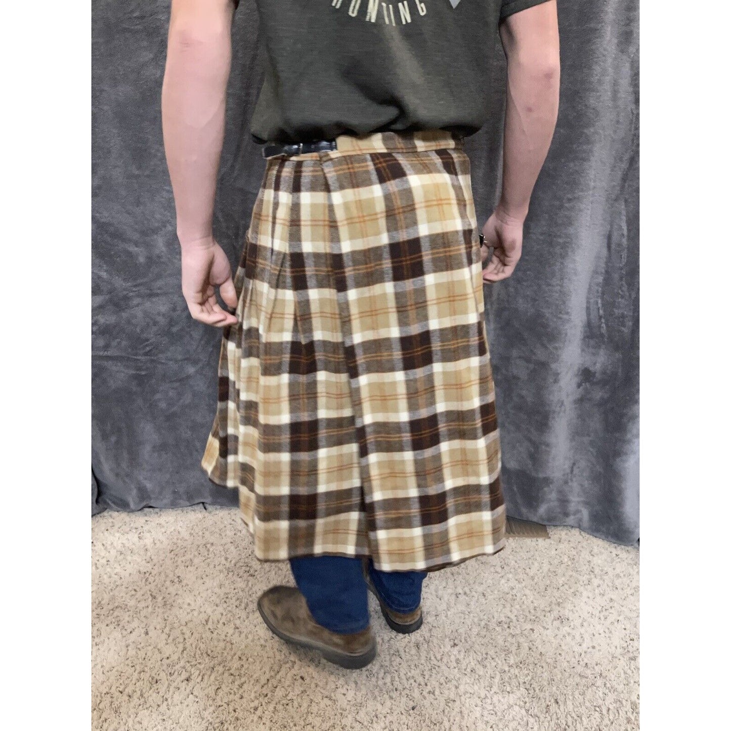 women's pure new wool Waist 28 skirt/kilt Tartan Brown Tan plaid Laird-portch