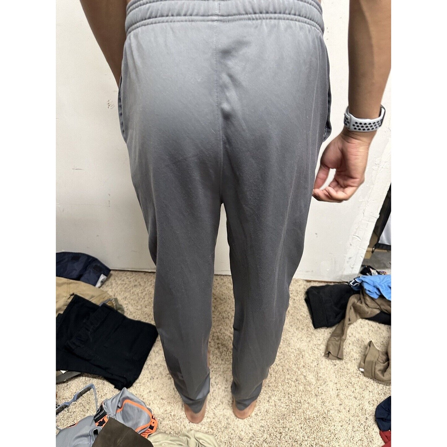 Boy’s Youth xL Grey Under Armour Fitted Sweat Pants