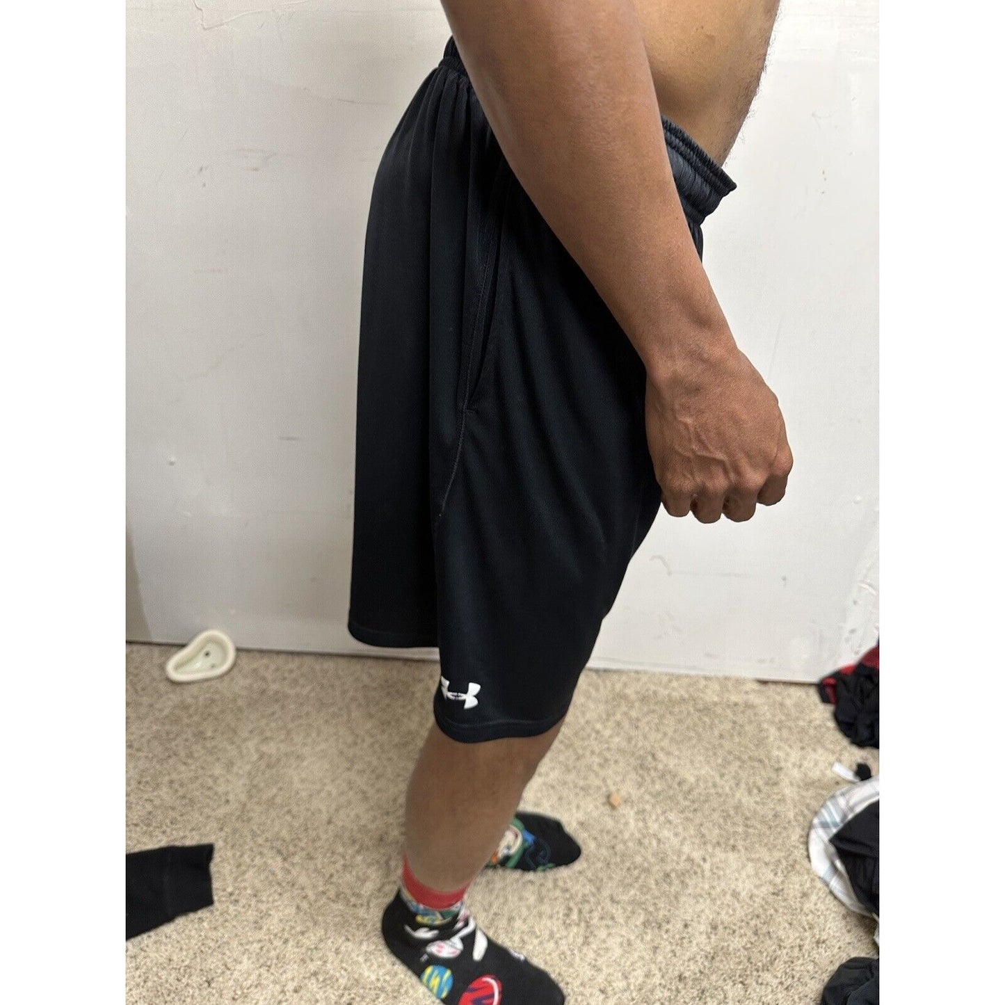 Men’s Under Armour Large Black Loose Athletic Shorts With Pockets