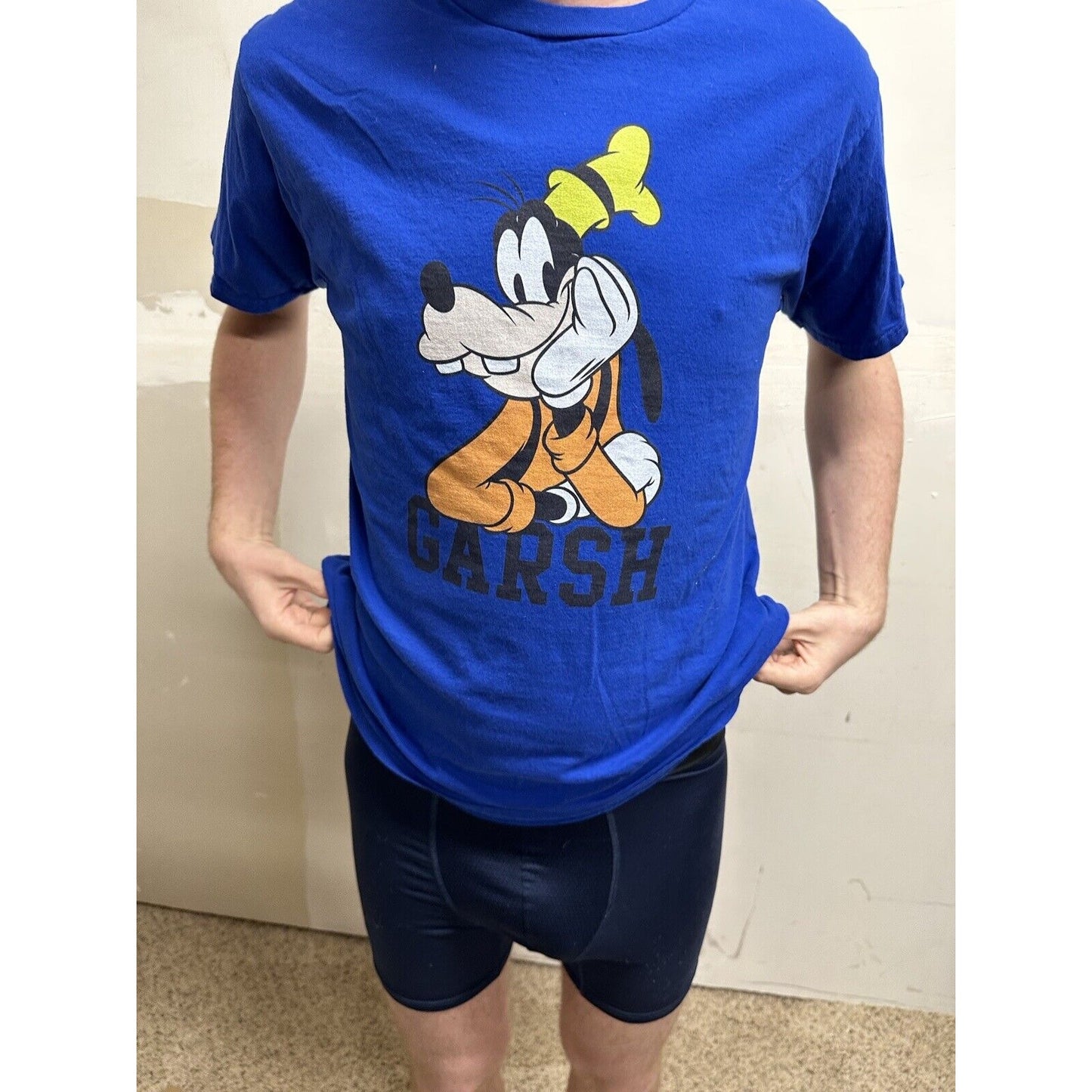 men’s goofy royal blue short sleeve disney tshirt medium- Garsh!
