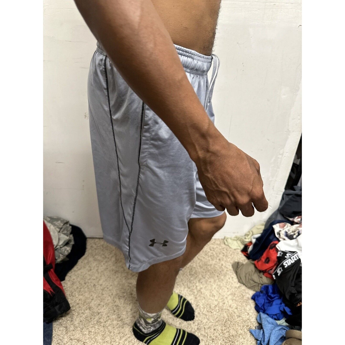 Men’s Gray Medium Under Armour Shorts Loose With Pockets