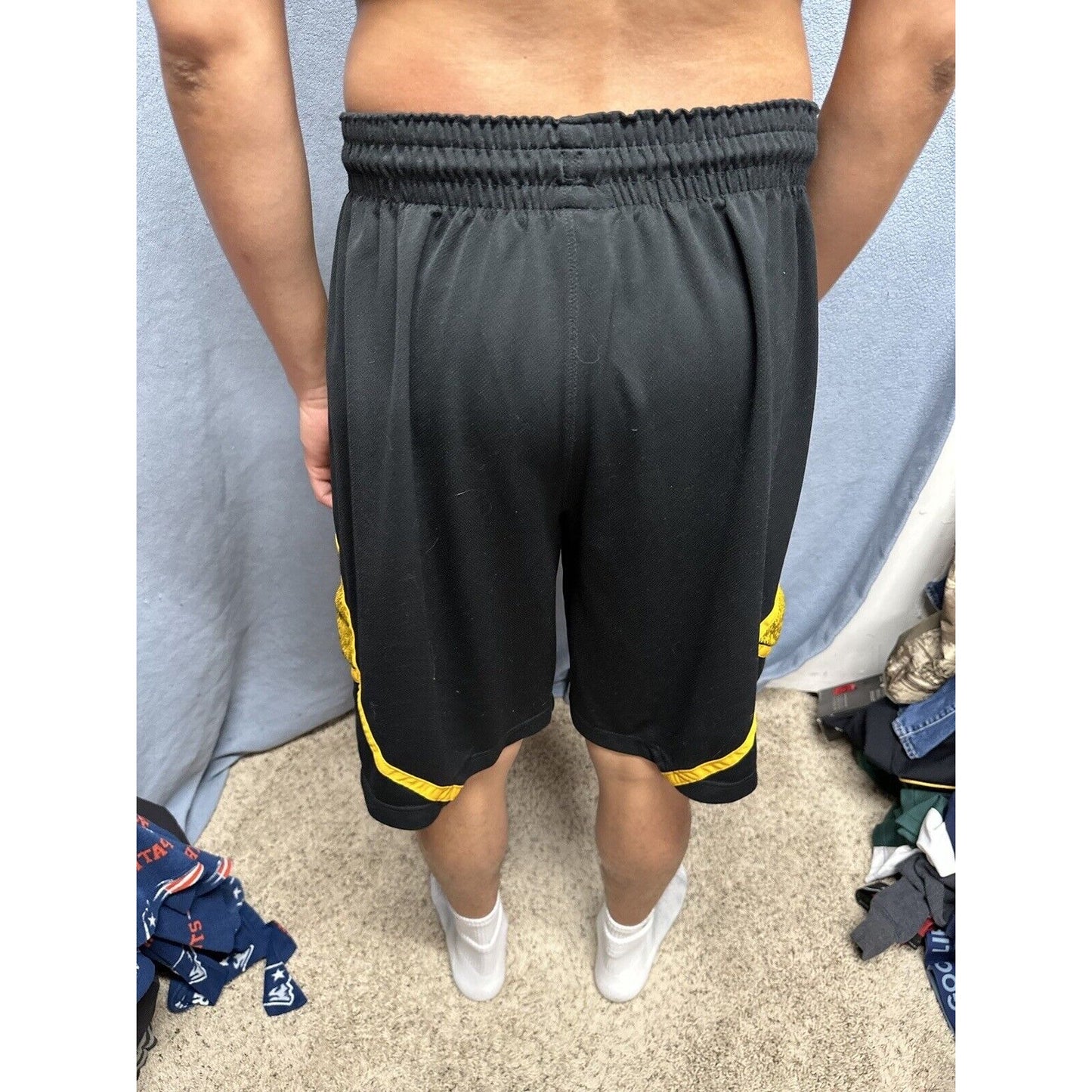 Men’s Nike XL Black And Yellow Dri Fit Shorts With Pockets
