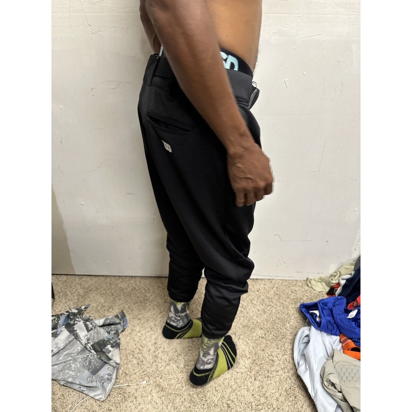 Men’s Wilson XL Black Baseball Pants With Belt