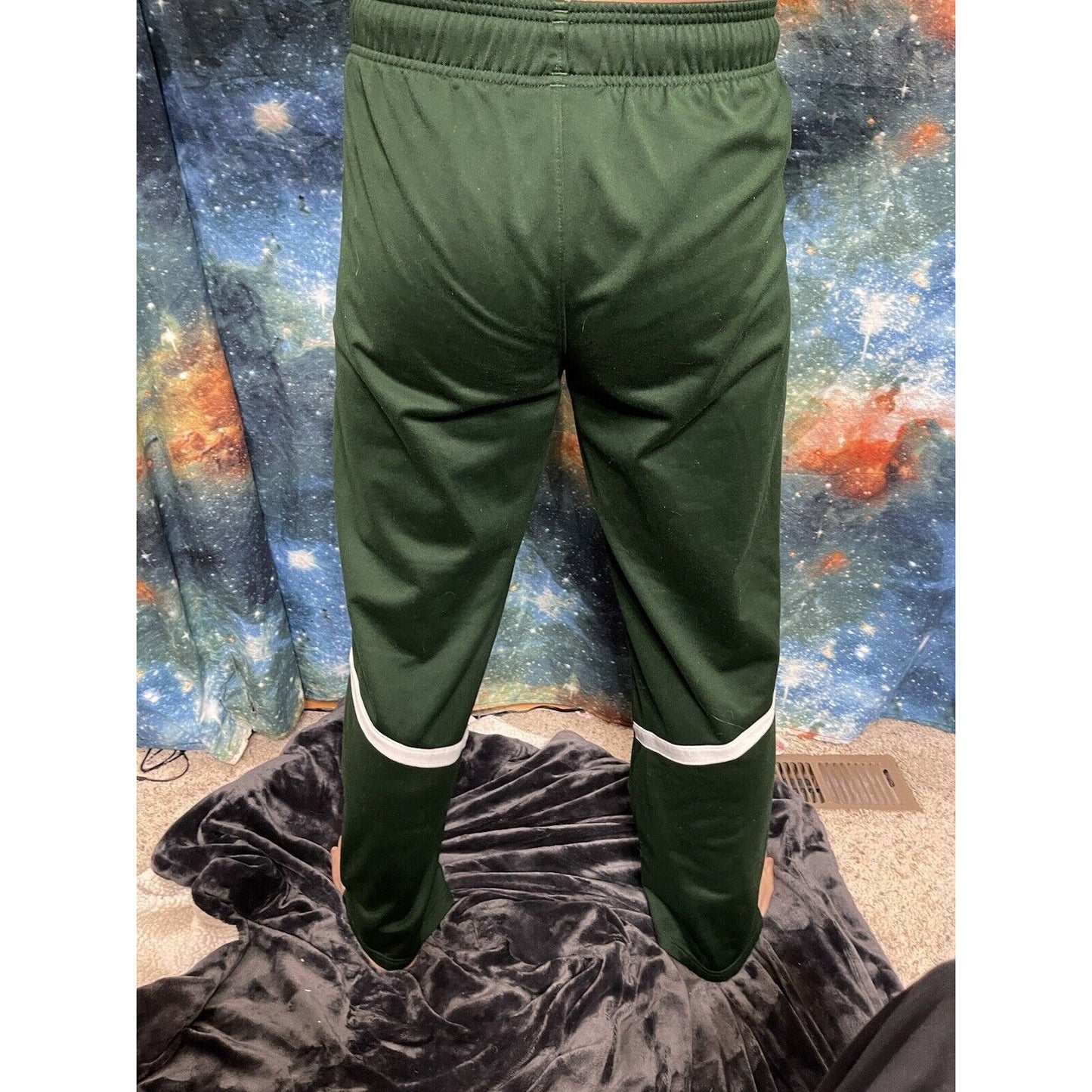 Men’s Medium Dark Green Under Armor Eagles Basketball sweatpants