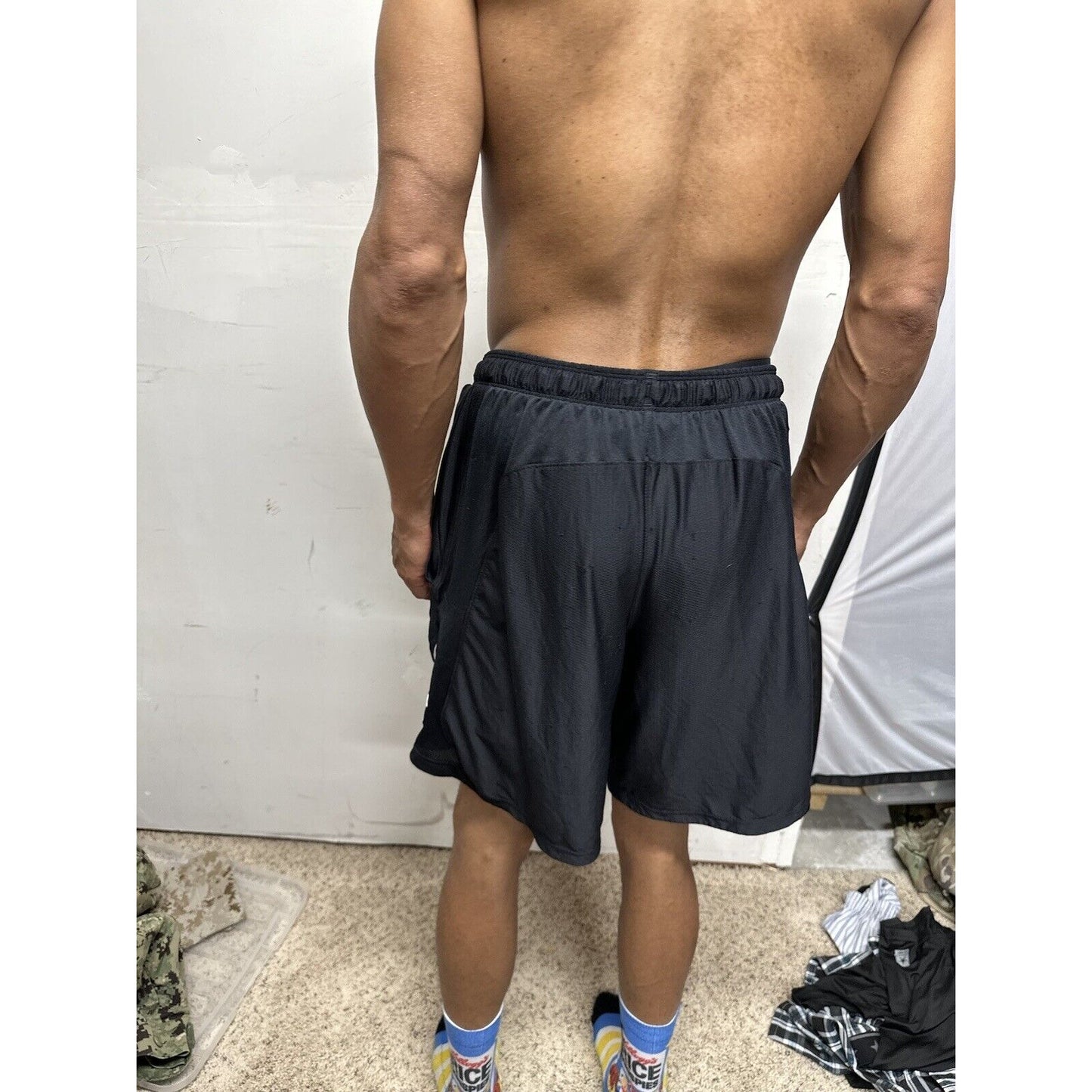 Men’s Under Armour Black Large Shorts Athletic With Pockets
