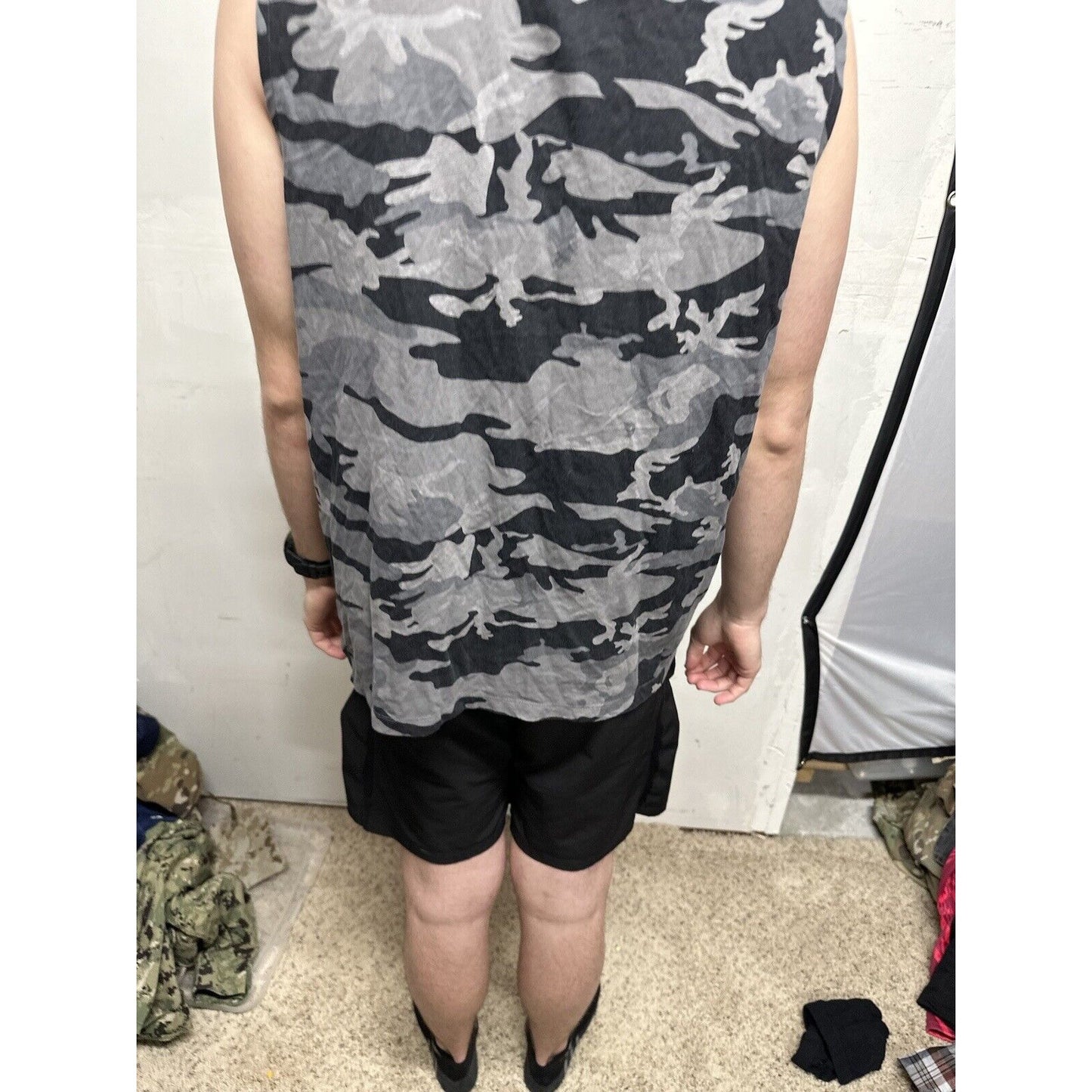 Teen boys 2XL Grey Hoodie Jurassic Park Sleeveless
