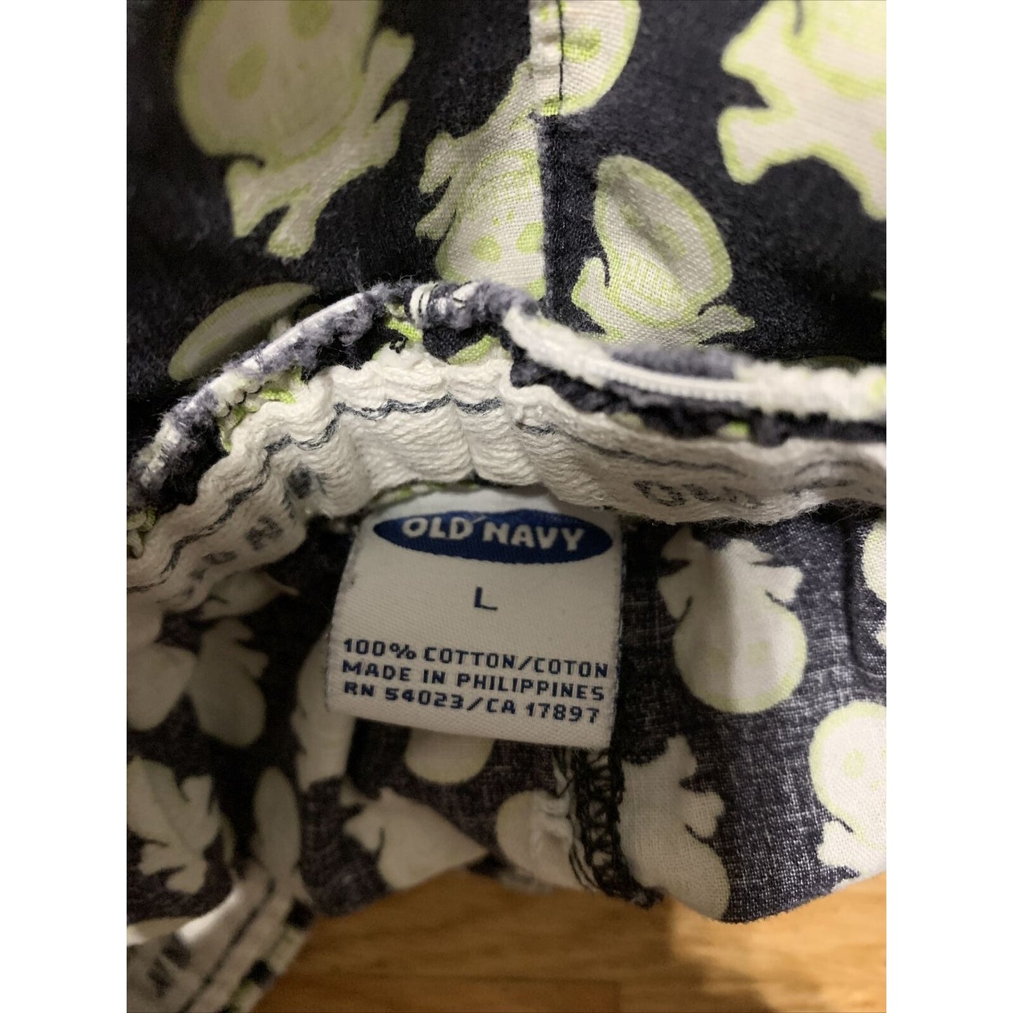 Old Navy Sleepwear Pirate / Skull & Cross Bones Large