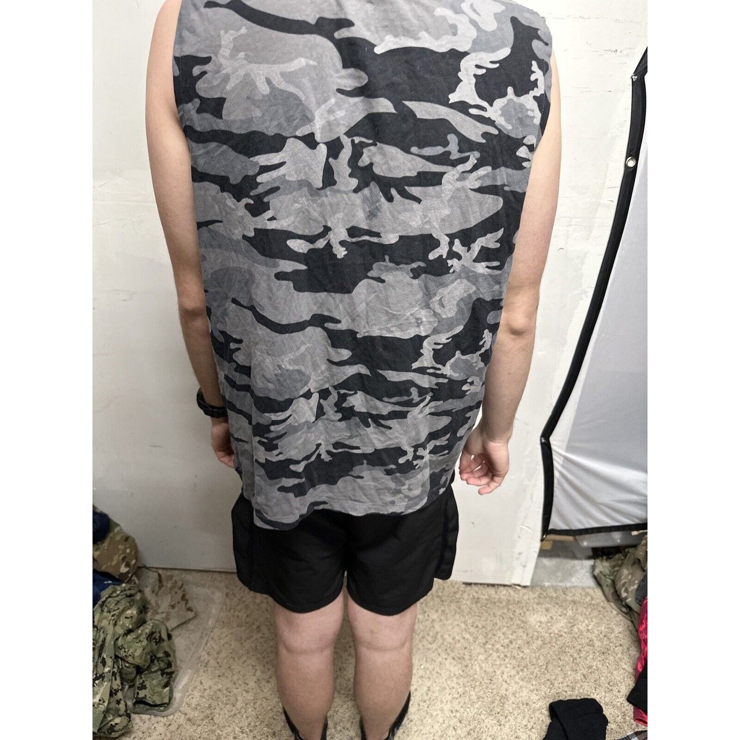 Teen boys 2XL Grey Hoodie Jurassic Park Sleeveless