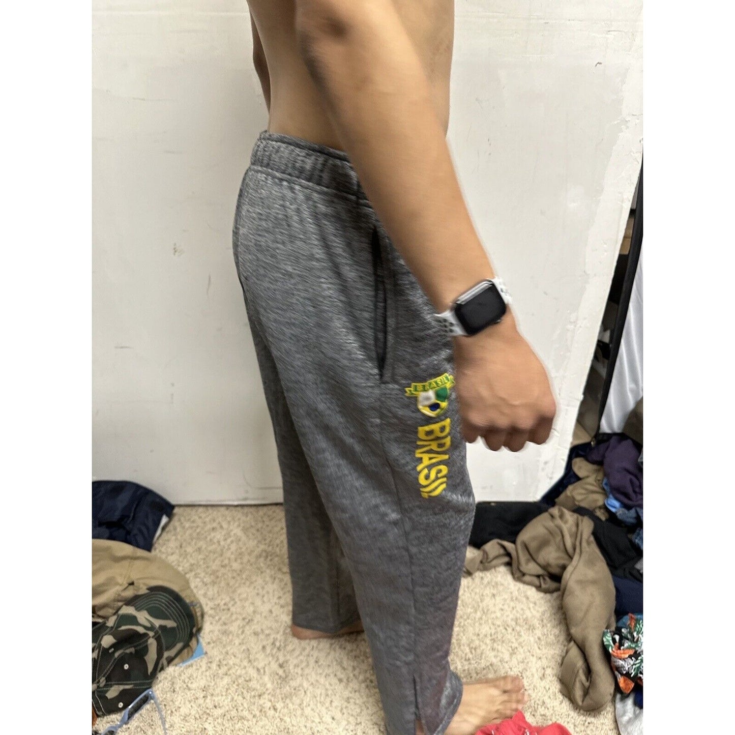 Men’s Gray Umbro Medium Sweat Pants Brasil Logo Zippered Pockets